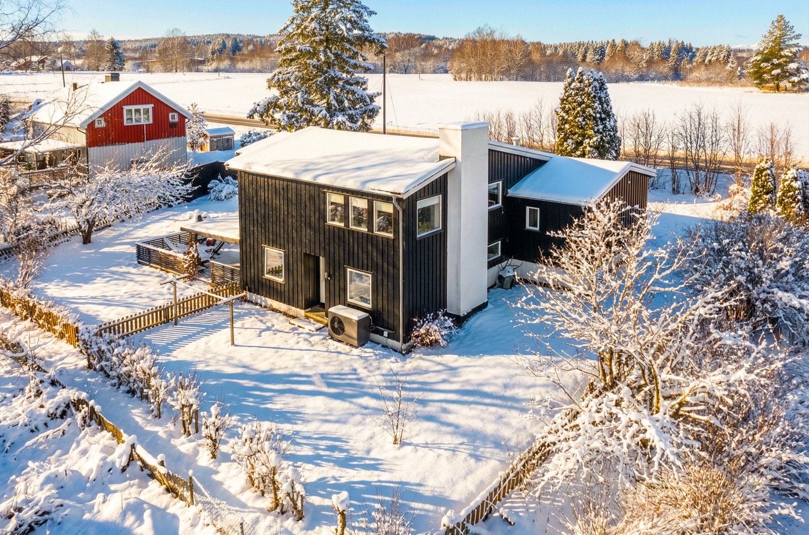 Velkommen til Kongsvingervegen 1897! Enebolig med en meget attraktiv tomt, beliggende i naturskjønne omgivelser på Vormsund i Nes kommune Galleribilde