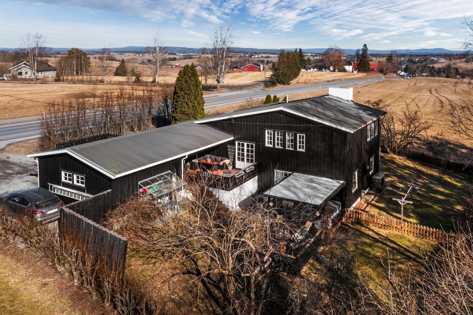 Her bor man fint i landlige og naturskjønne omgivelser Galleribilde