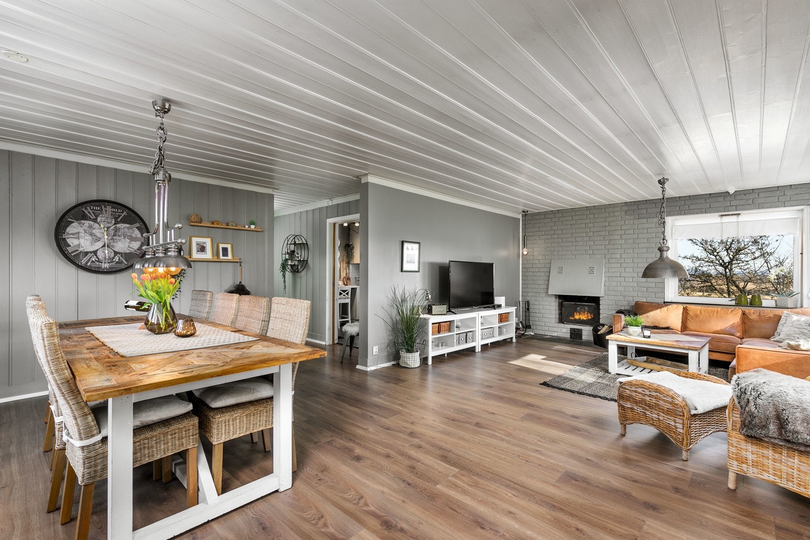 Stuen har flere møbleringsmuligheter etter ønske og behov Galleribilde