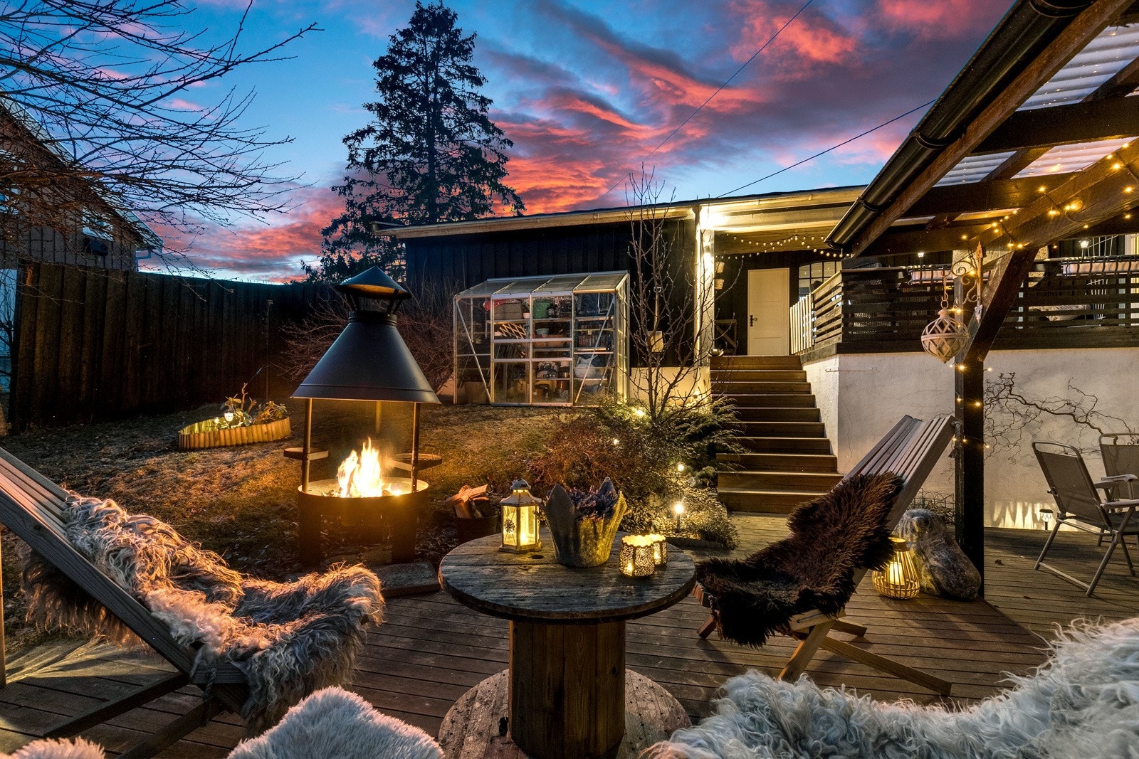 To store terrasseplattinger på hhv. 20 kvm og 42 kvm kvm bidrar til optimale solforhold på sommerstid. Galleribilde