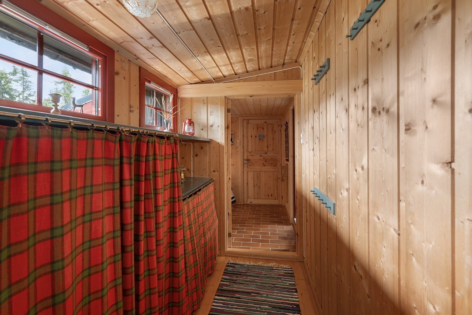 Gang med plass til oppbevaring. Galleribilde