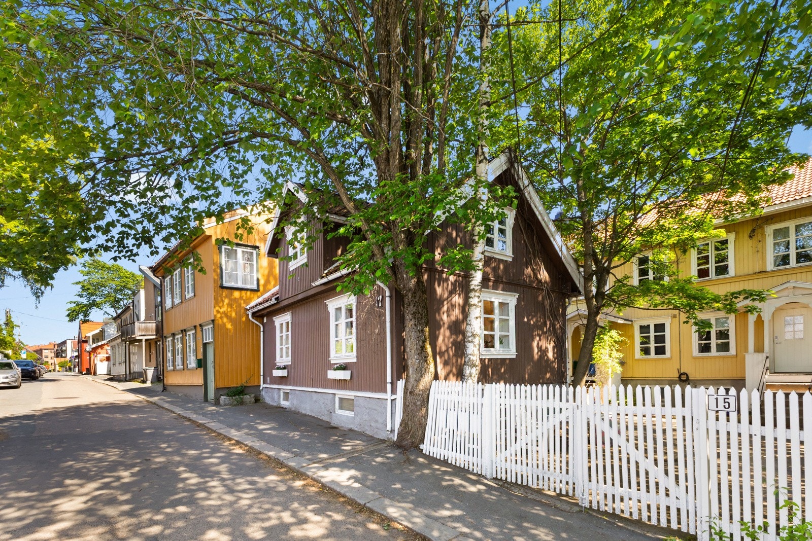 Et nabolag fullt av sjel - små trehus, grønne glimt og en rolig atmosfære midt i byen. Galleribilde