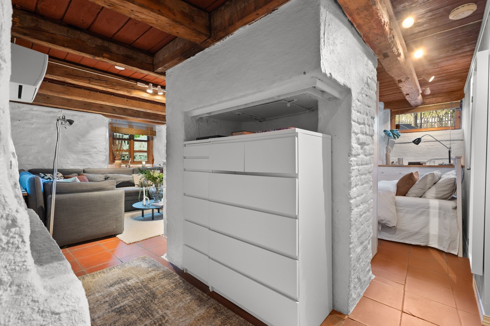 Praktisk garderobeløsning sikrer god oppbevaring. Galleribilde