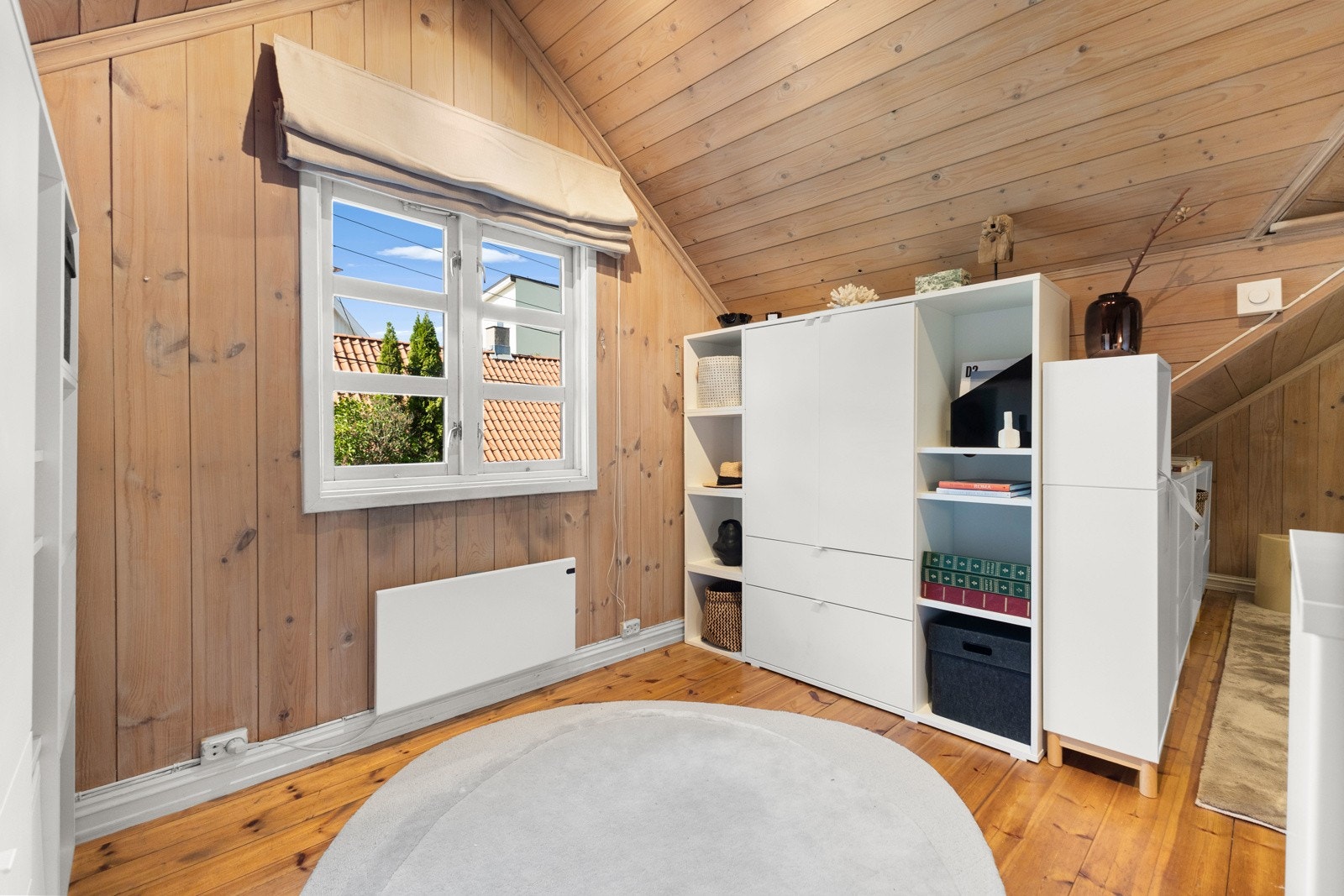 Man har ytterligere plass til oppbevaring ved trappeoppgangen. Galleribilde