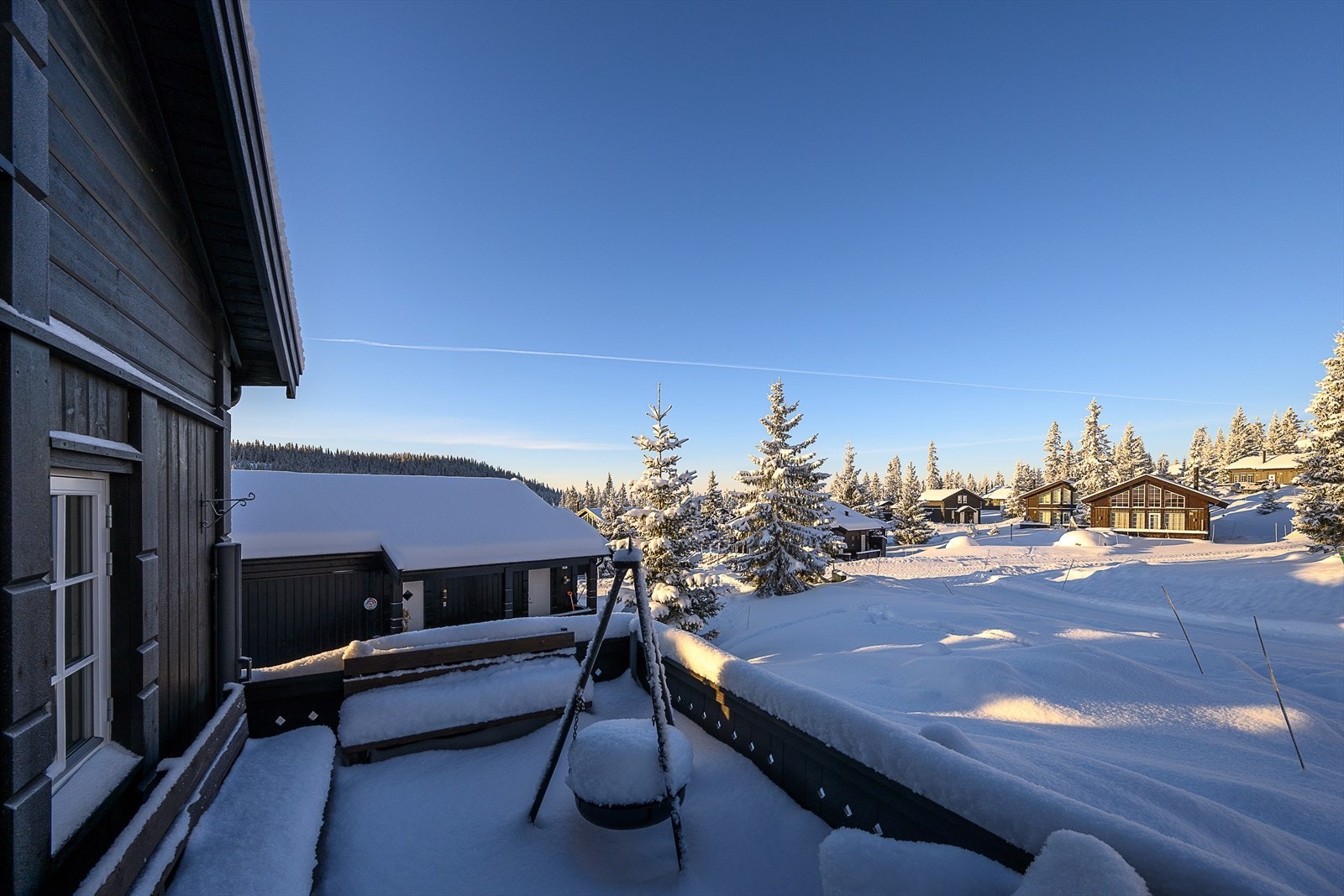 Åpen terrasse for den siste og gode kveldssola. Galleribilde