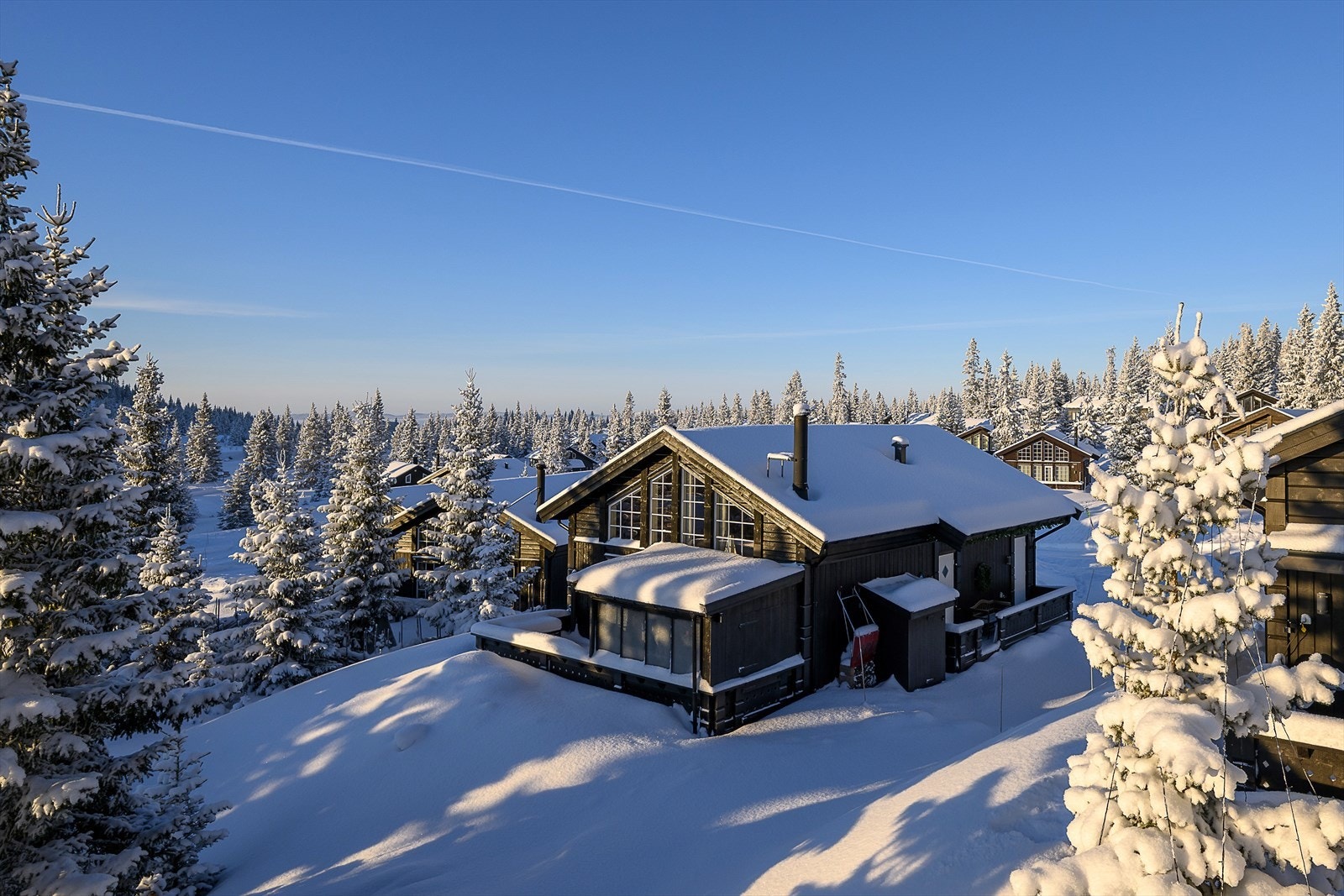 Moderne og innbydende hytte som ligger i populære Natrudstilen v/ Sjusjøen. Galleribilde