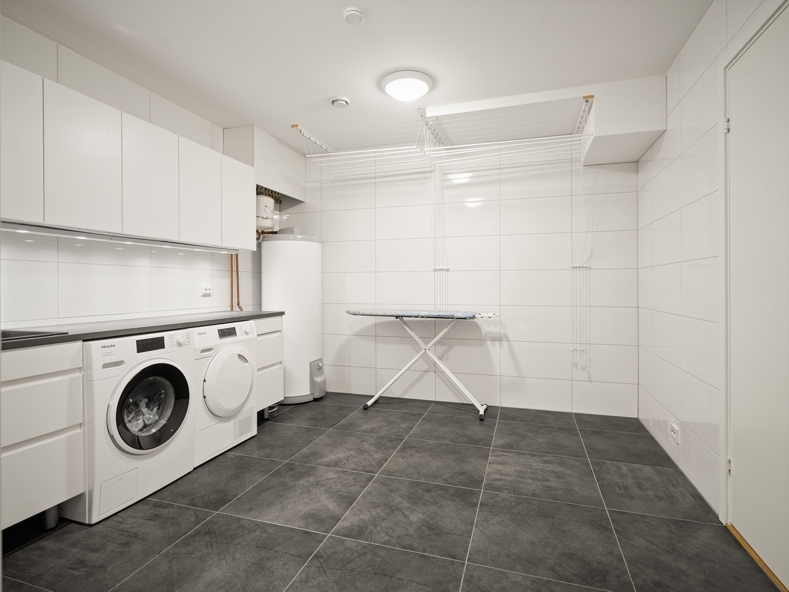 Vaskerom Galleribilde