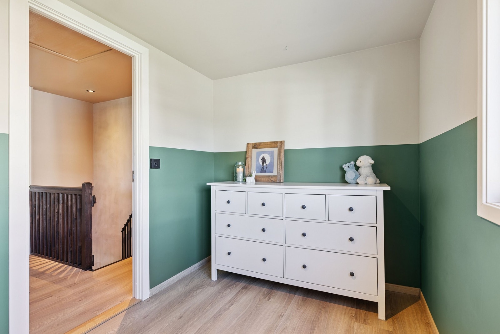 Her er det plass til stor kommode. Galleribilde