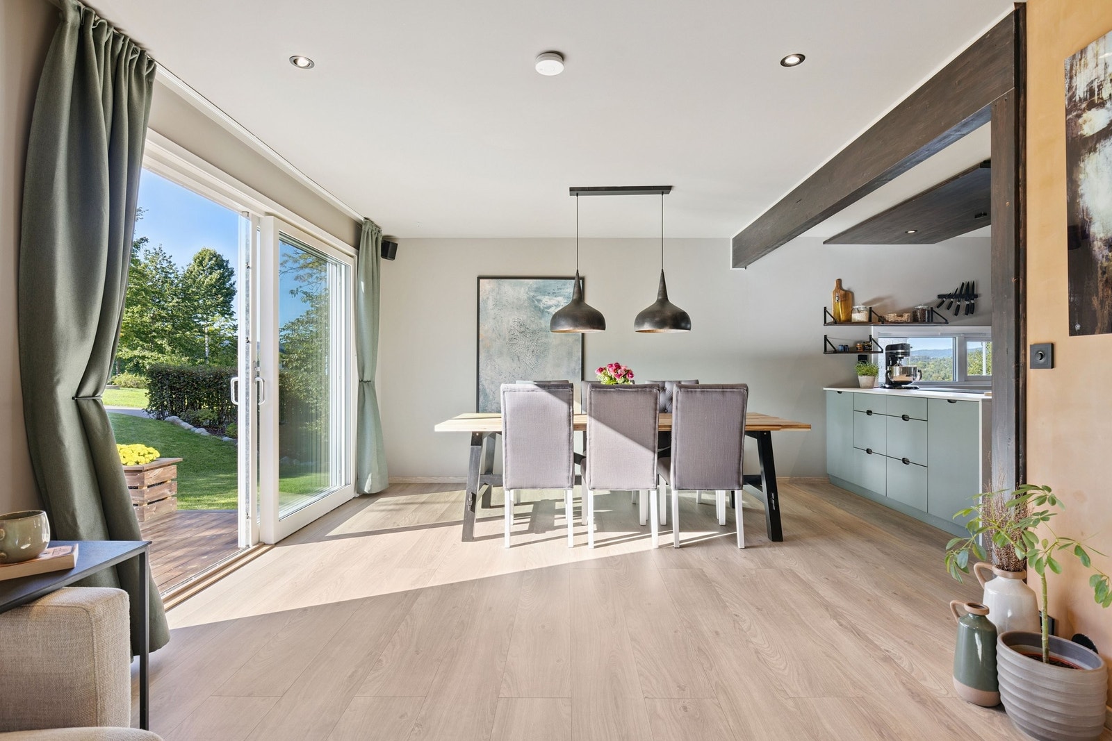 Det ble skiftet kledning, vinduer og skyvedør i 2020. Galleribilde