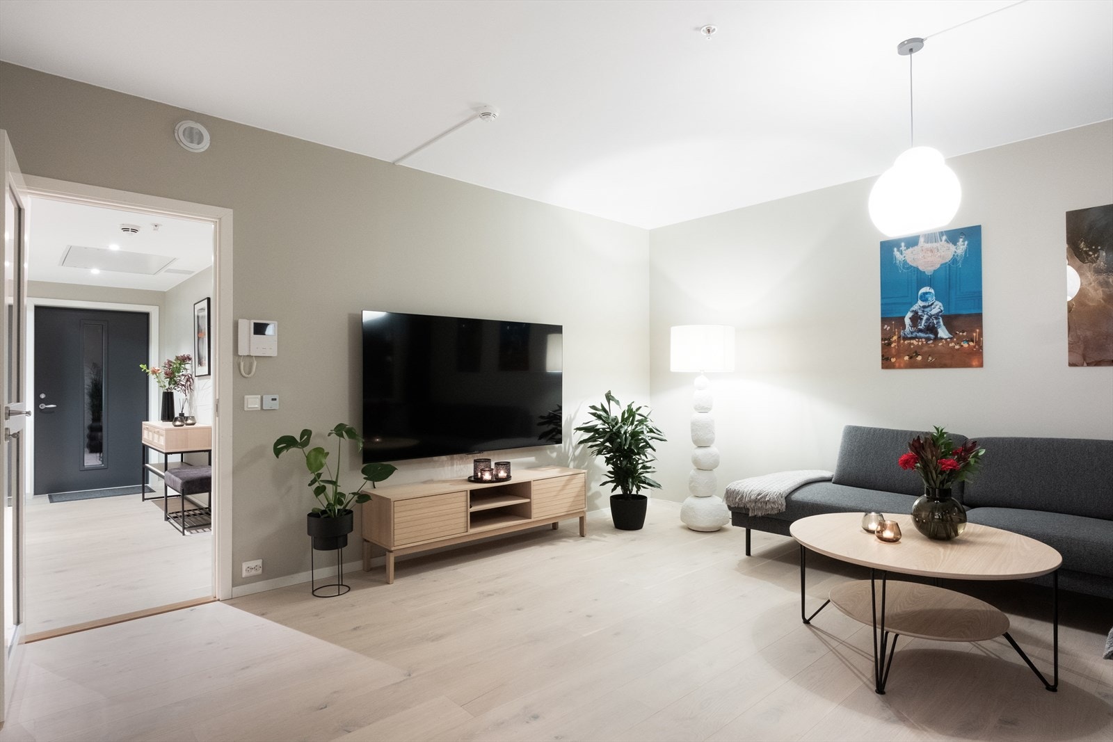 Leiligheten har en åpen og arealeffektiv planløsning. Galleribilde