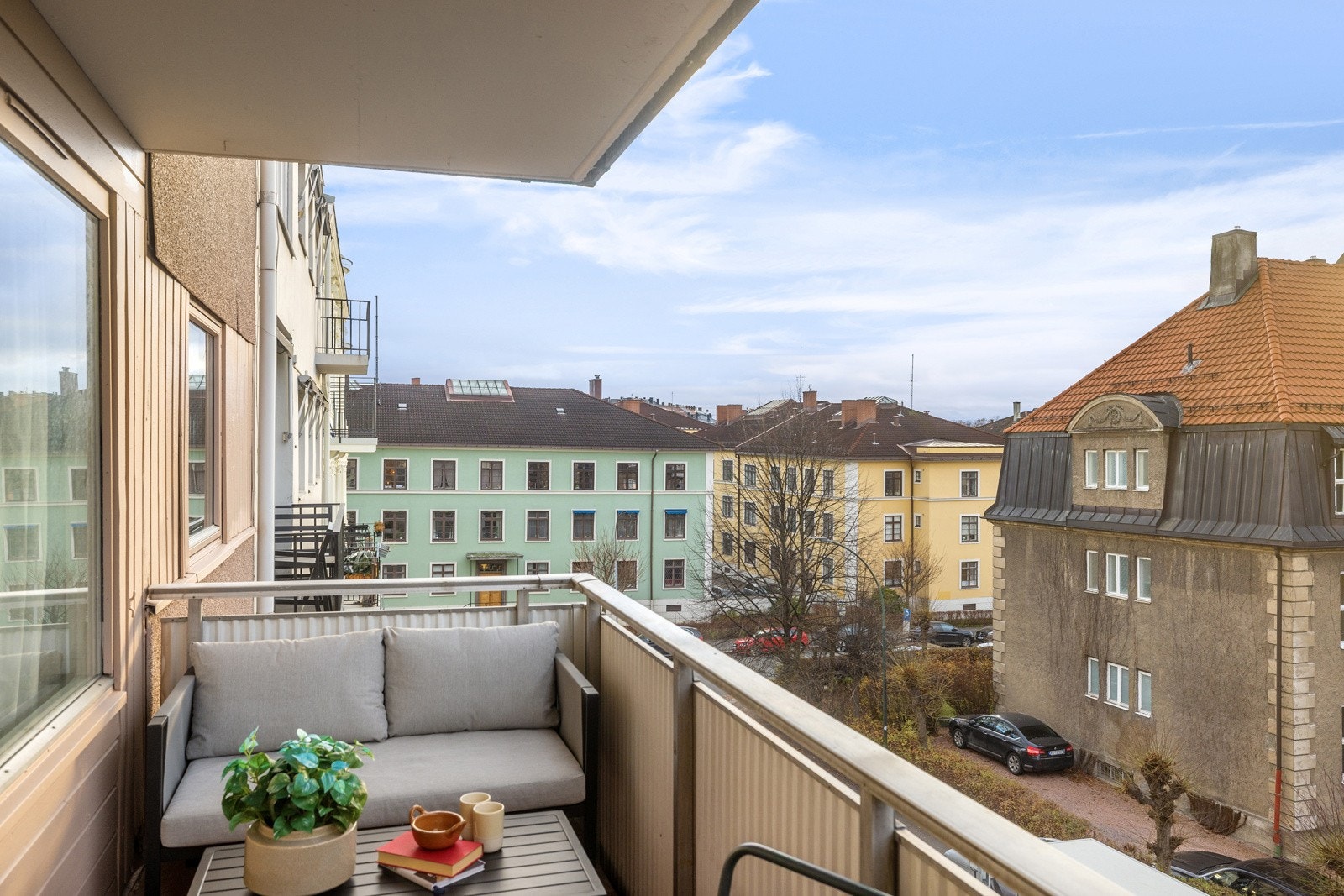 Leiligheten ligger høyt og fritt i byggets 4. etasje. Galleribilde