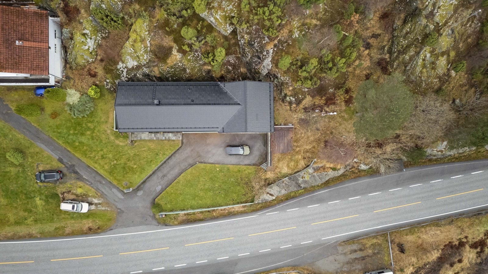 Oversiktsbilde - avkjøring til eigedommen er felles med naboeigedommane Galleribilde