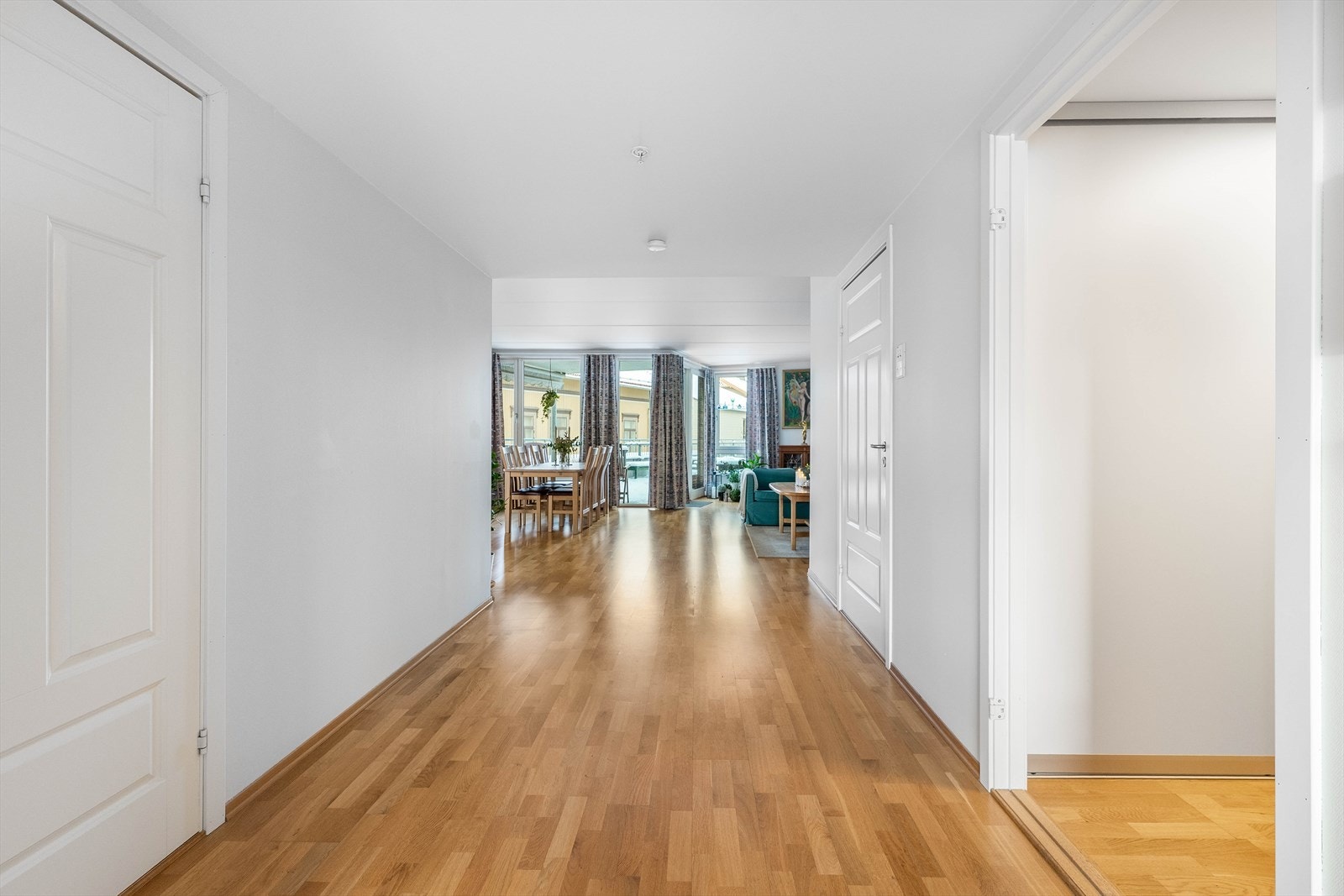 Leiligheten bærer en luftig og åpen løsning. Galleribilde