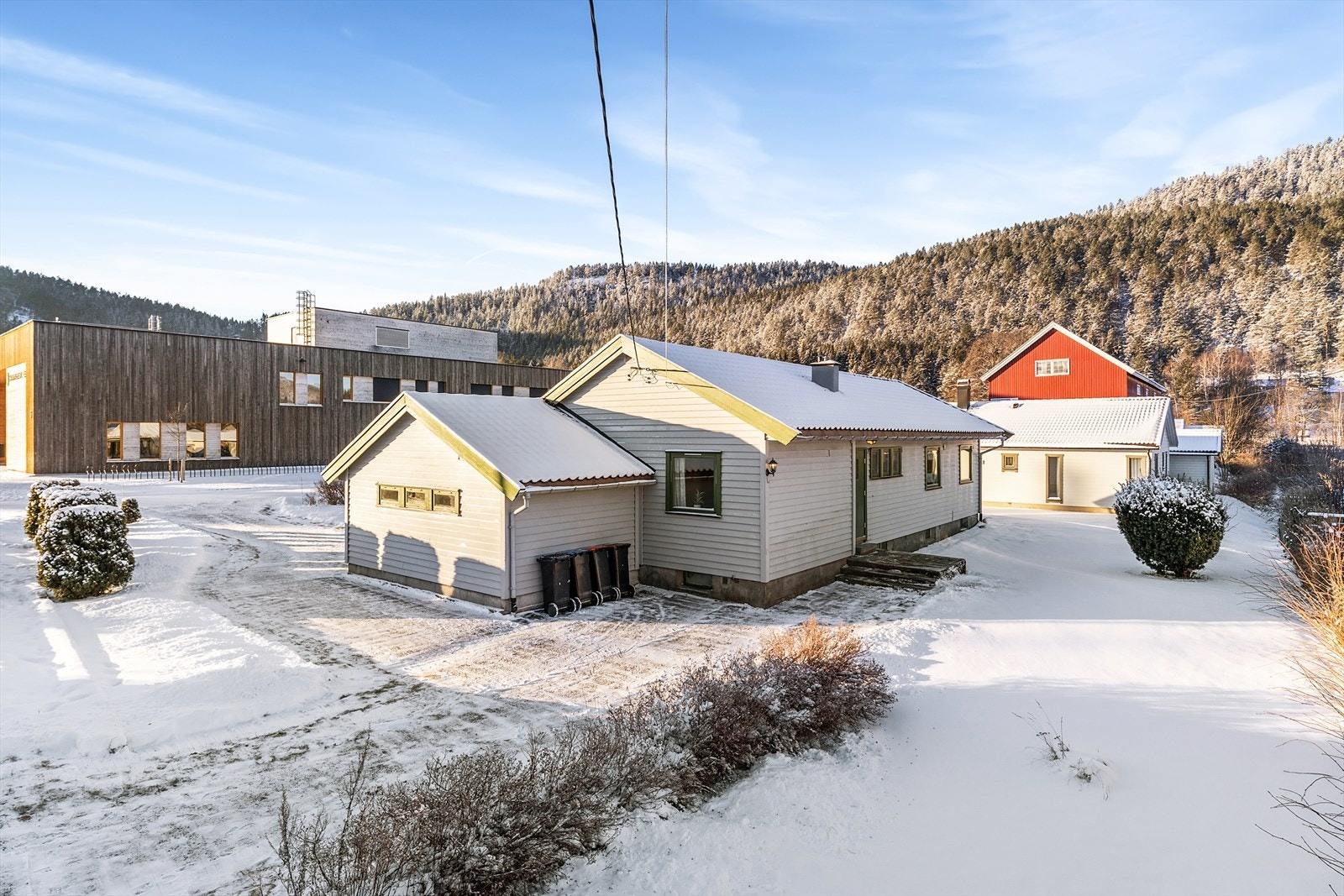Flat og romslig tomt. Galleribilde