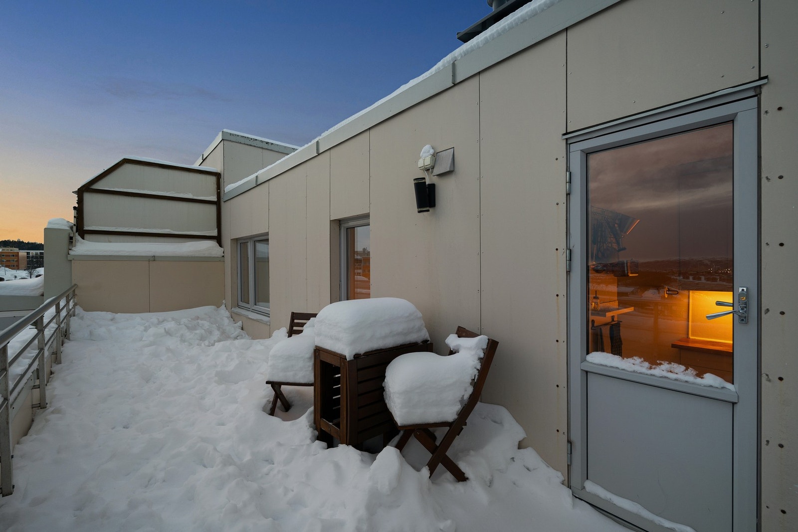 Terrassen er sørvendt og har svært gode solforhold. Galleribilde