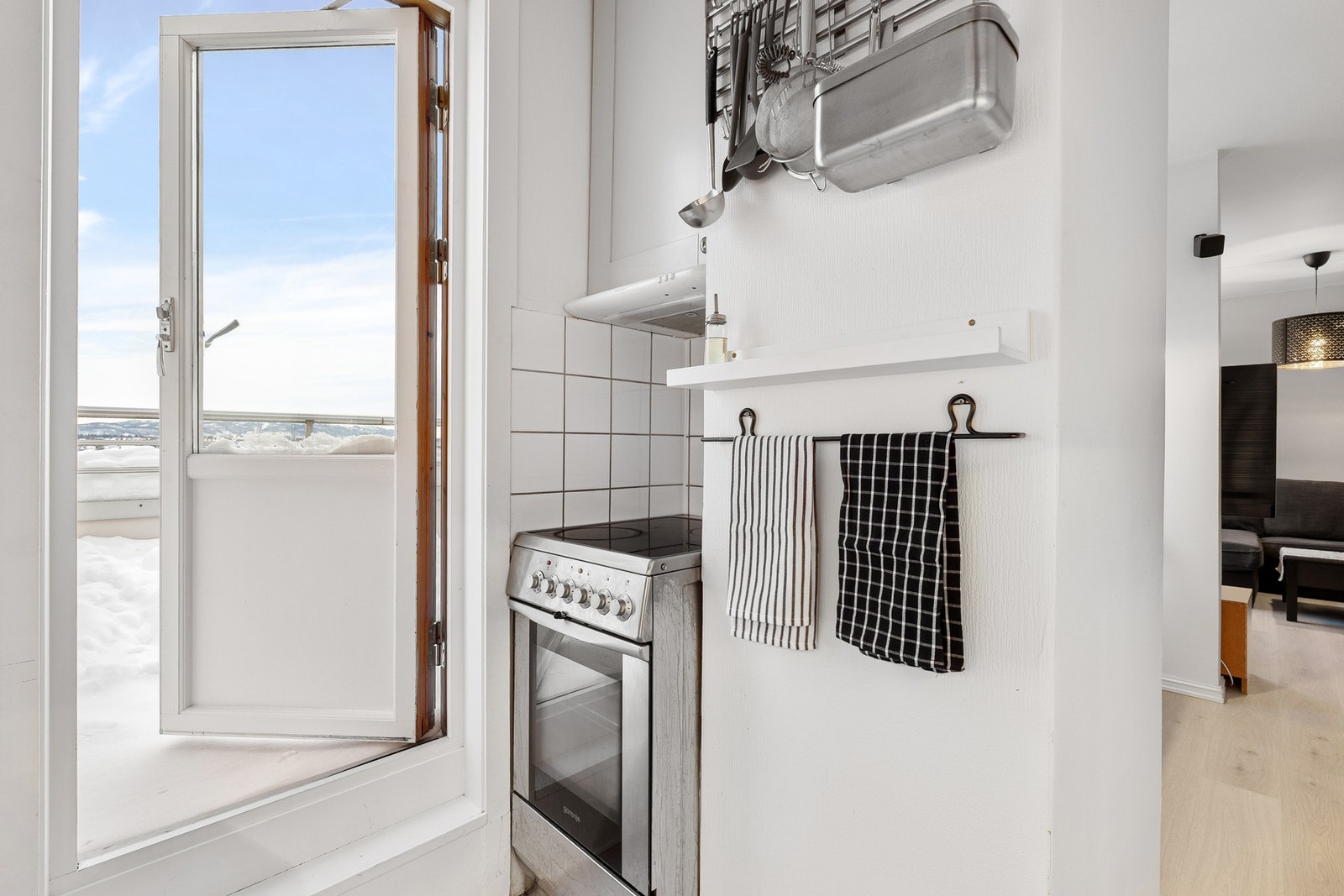 Fra kjøkkenet er det utgang til en flott takterrasse. Galleribilde