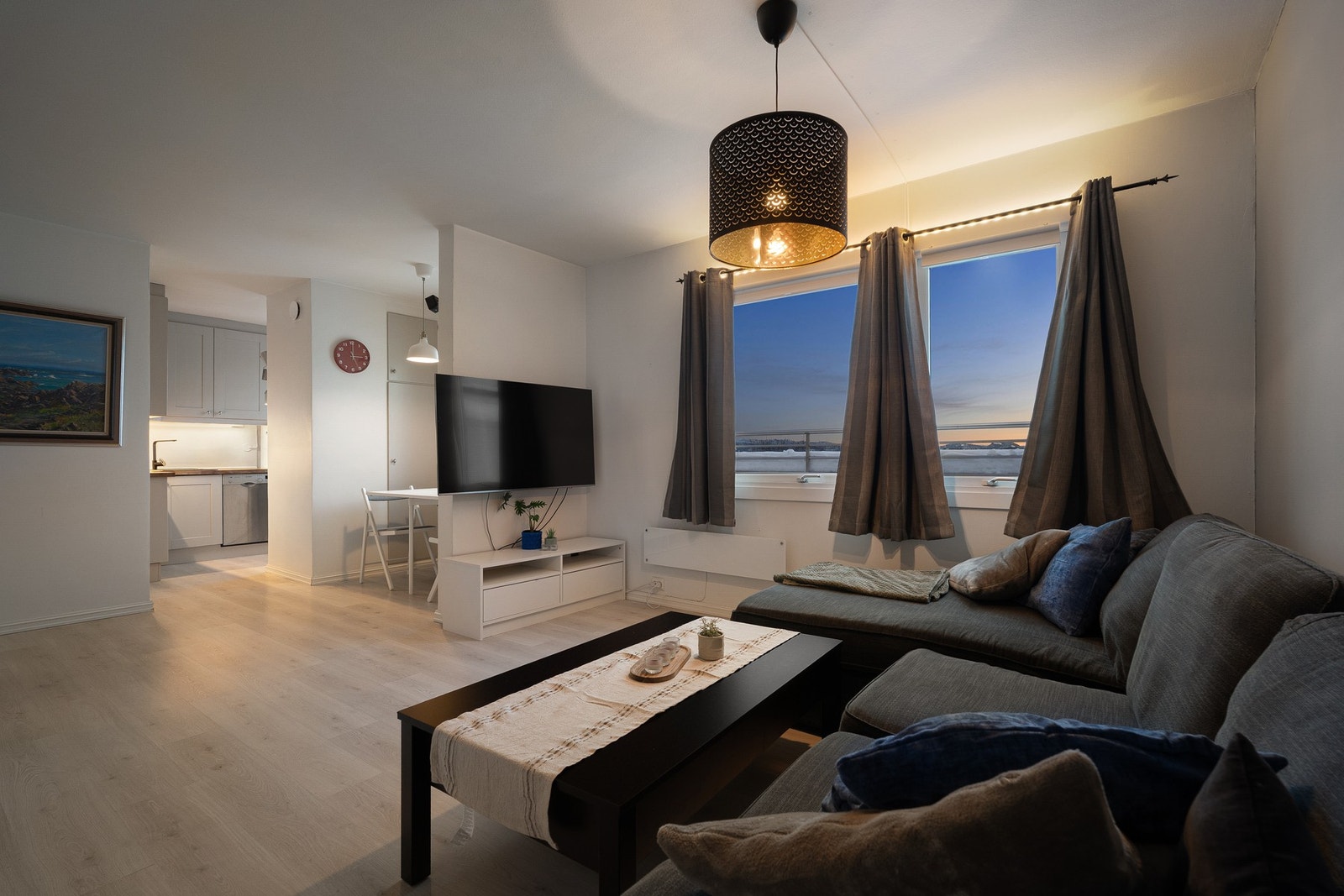 EiendomsMegler 1 ved Fredrik Nygård Flønes har gleden av å presentere Waldemar Aunes veg 11 D! Foto: Krogstad og Nervik, (Ekatarina Krogstad) Galleribilde