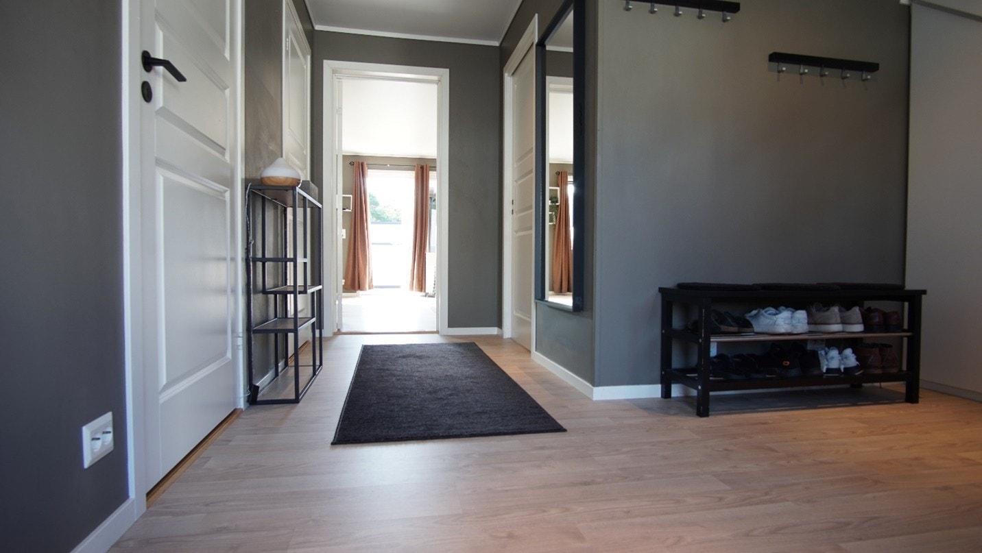 Gang og inngangsparti. Galleribilde