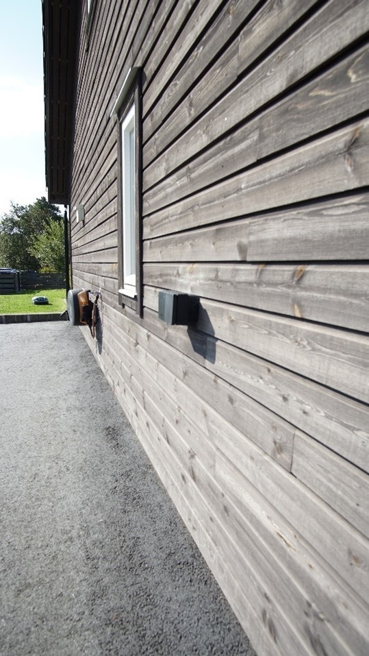 Elbillader montert på yttervegg. Galleribilde