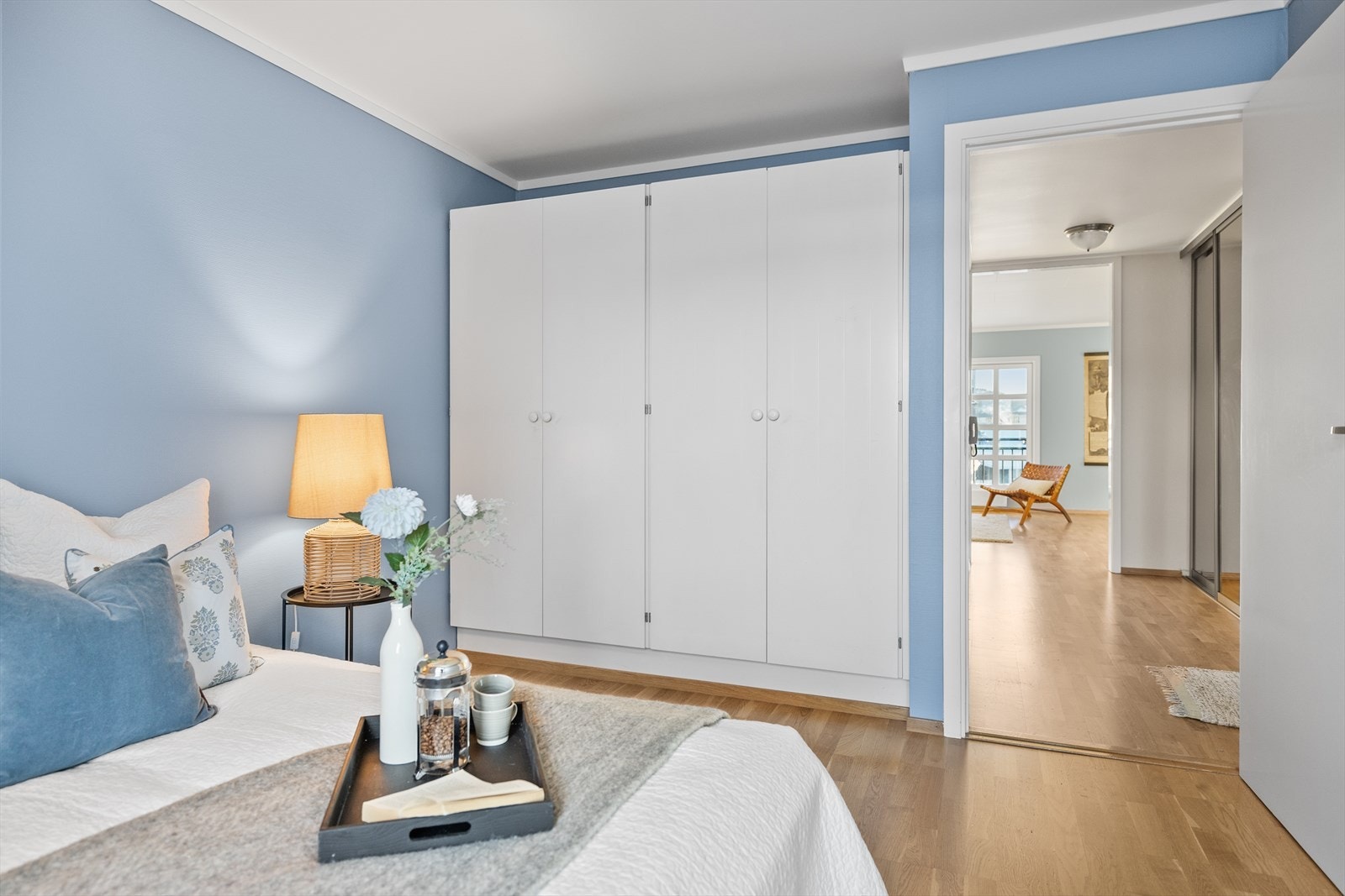 Godt med garderobeplass på hovedsoverommet. Galleribilde