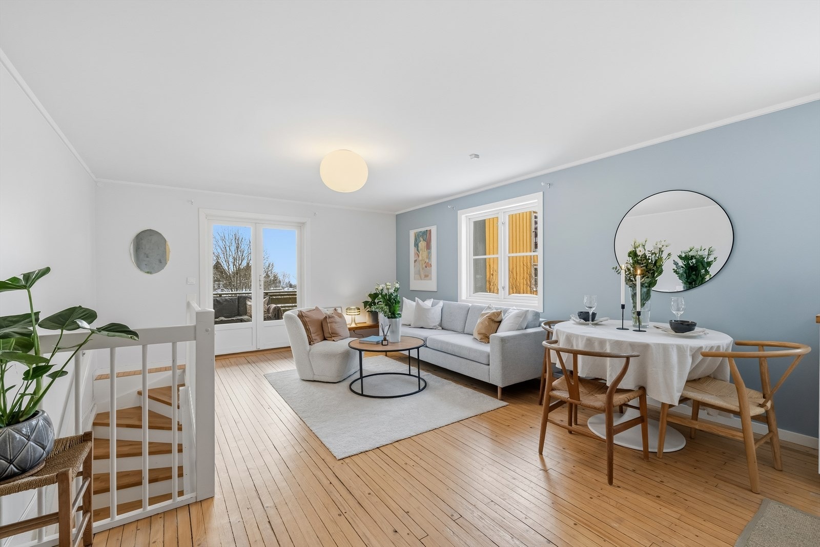 En flott leilighet med rolig og barnevennlig beliggenhet på Nordberg, gode solforhold og kort vei til skoler, barnehager, marka og kollektivtransport. Galleribilde