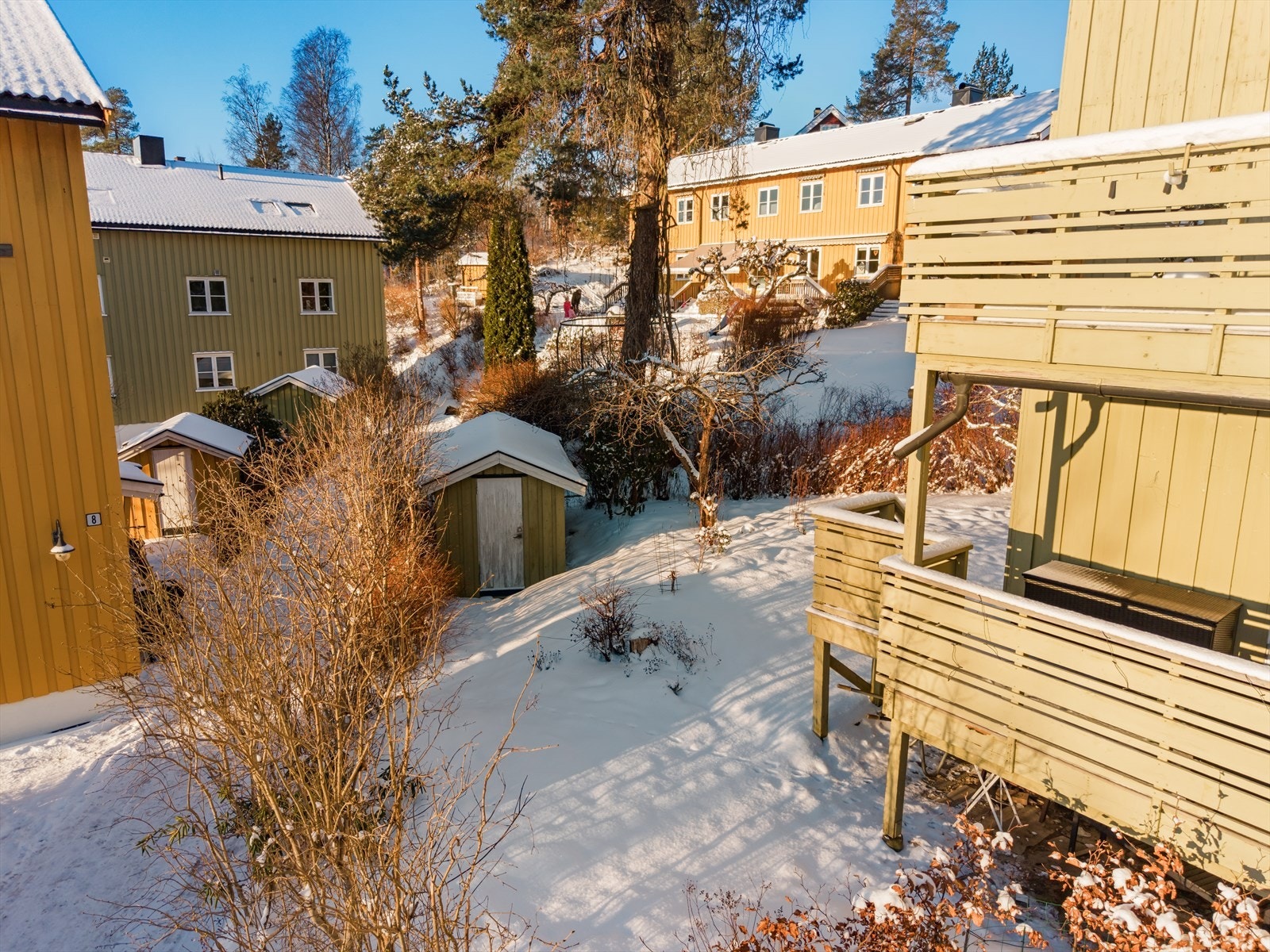 Bod i uthus i hagen Galleribilde