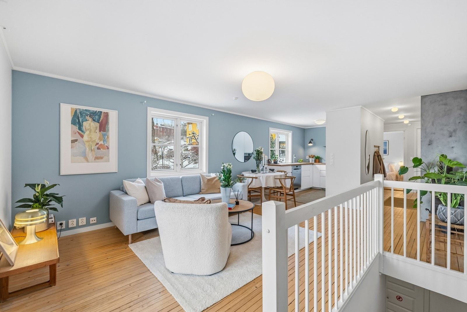 Etasjen har god romfølelse og naturlig soneinndeling. Galleribilde