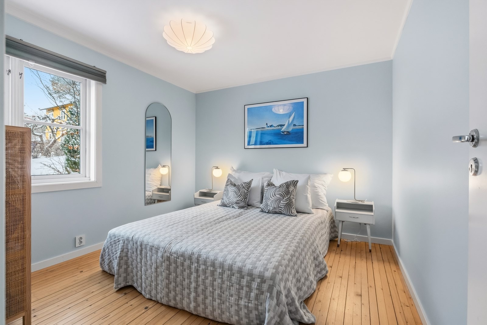 Soverom av god størrelse med behagelige farger og godt lysinnslipp. Galleribilde