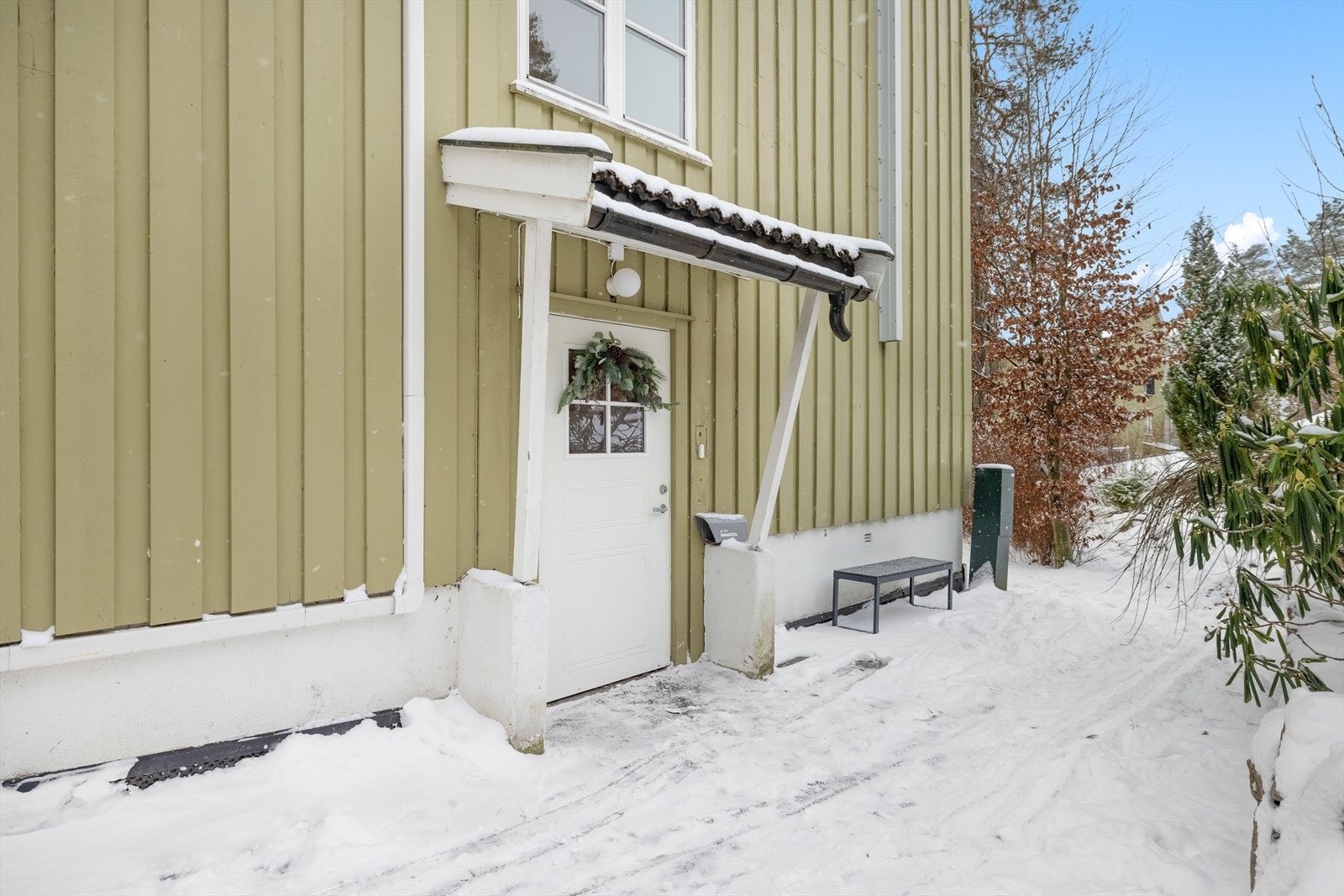 Egen inngang med overbygg og enkel adkomst. Galleribilde