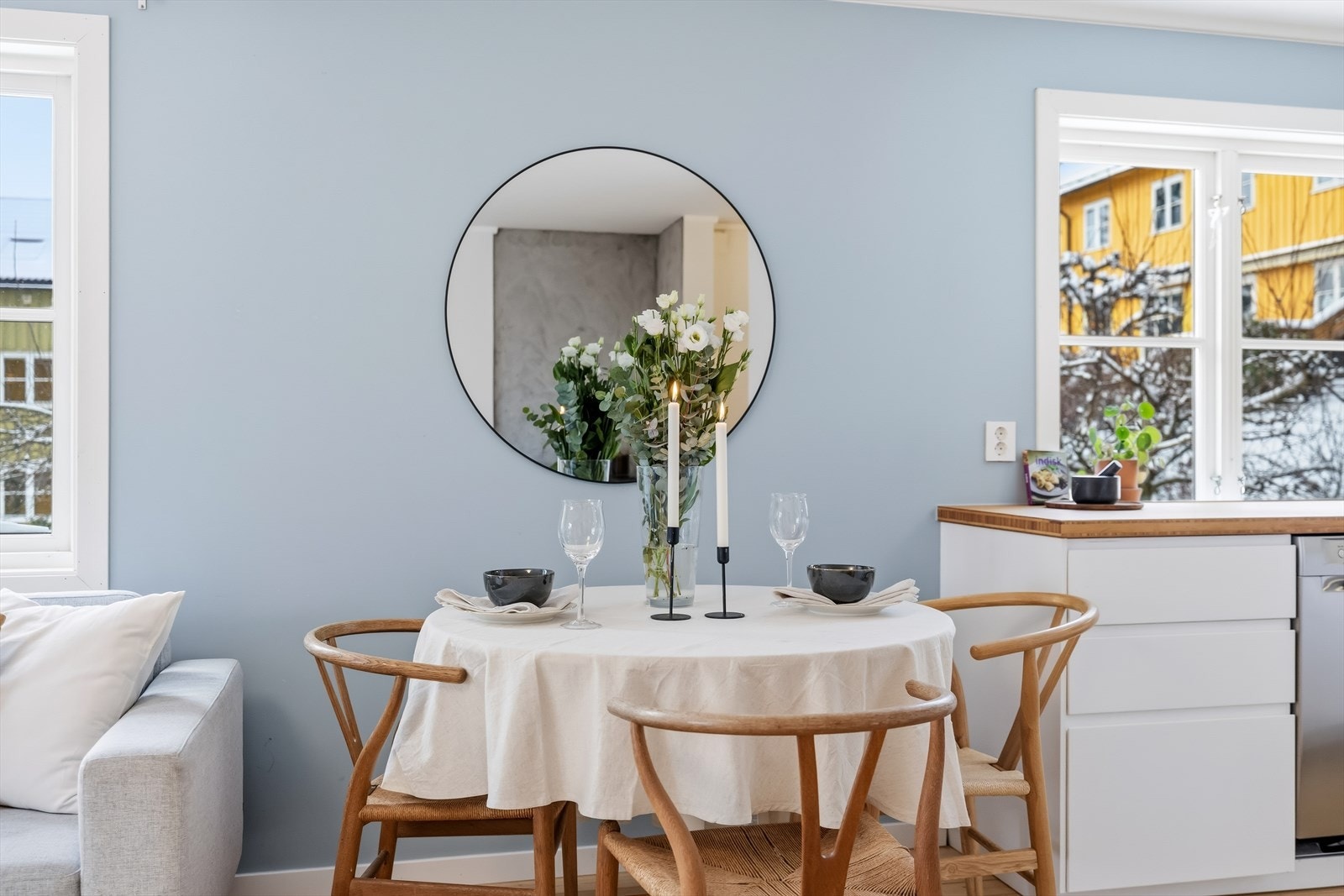 Hyggelig spiseplass i tilknytning til kjøkken. Galleribilde