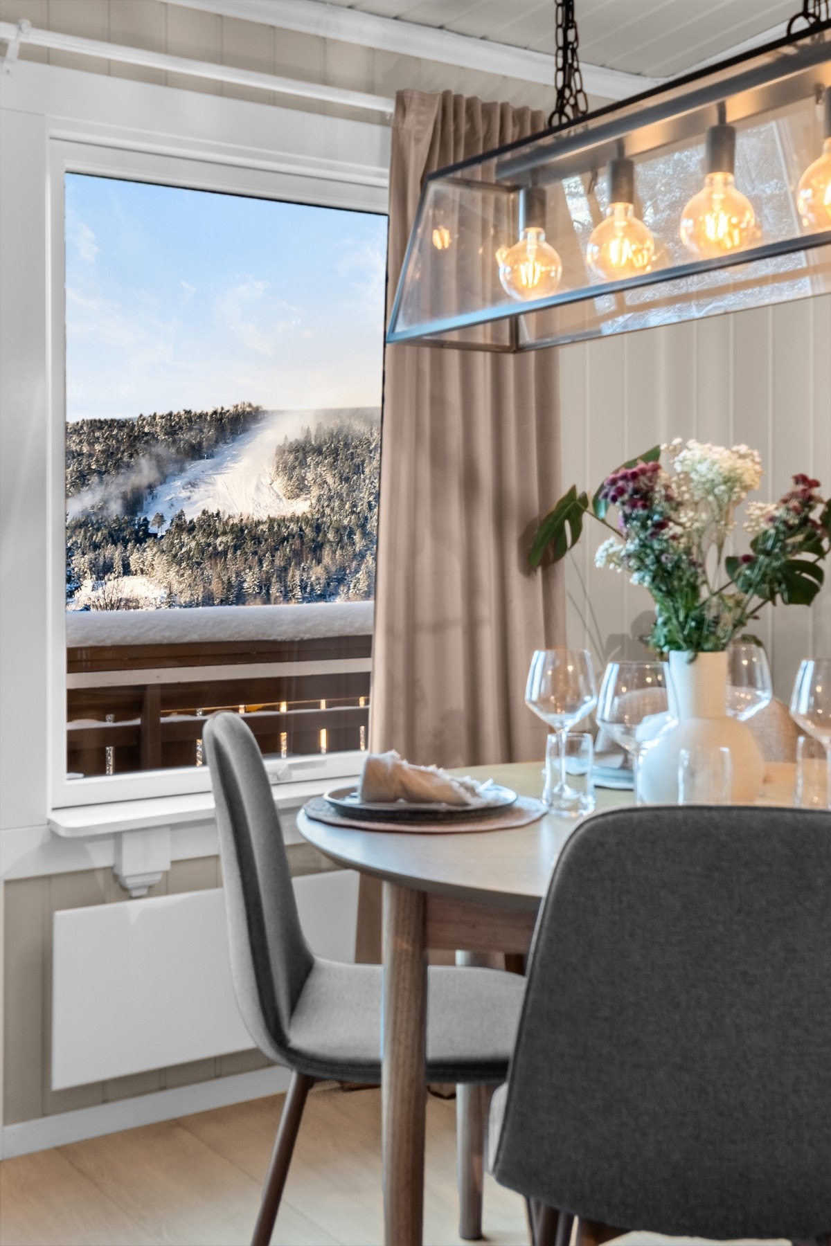 Her kan gjestene sitte med eksemplarisk utsikt mot Grefsenkleiva Galleribilde