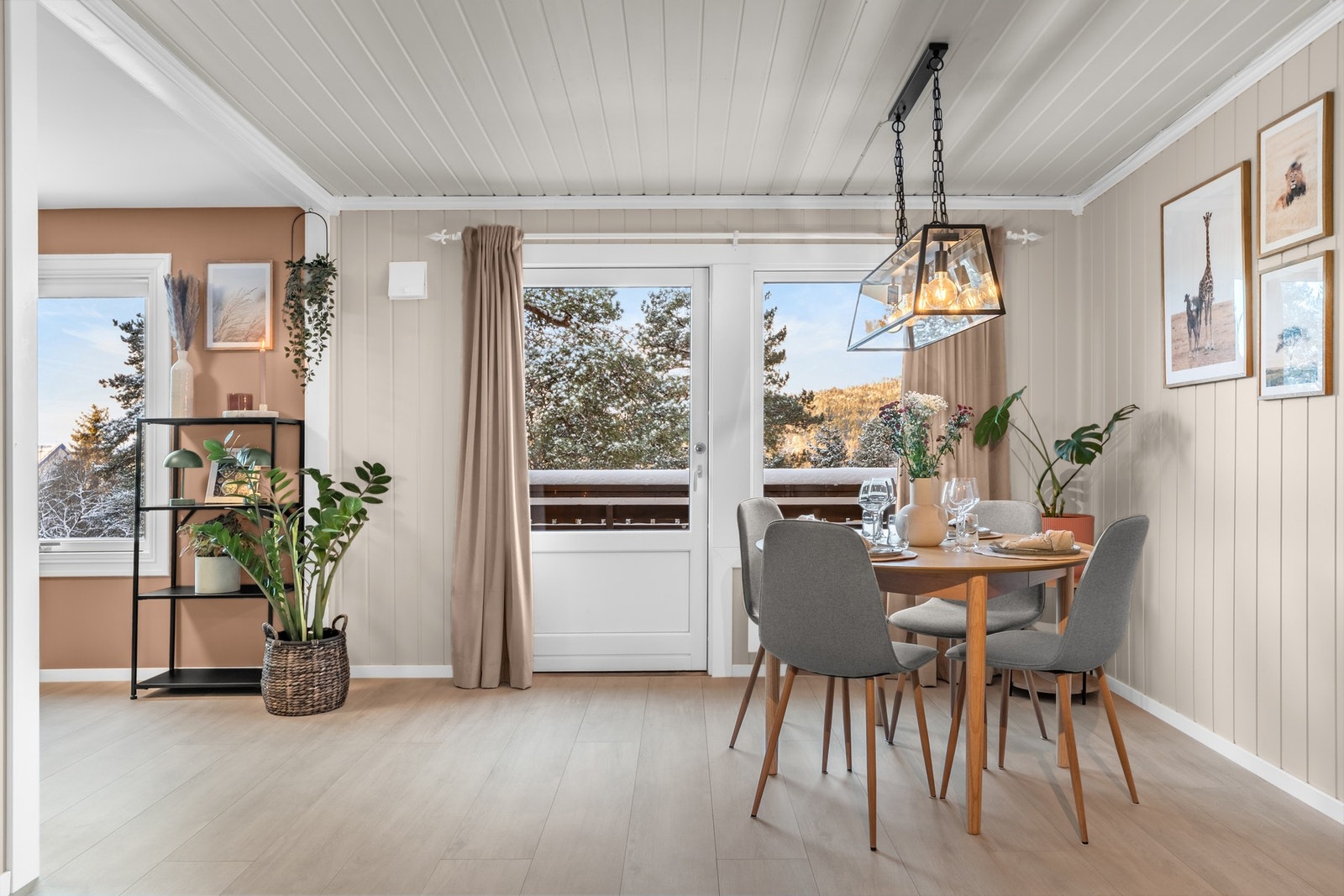 Dette er en særdeles lekker og oppgradert leilighet like ved skogkanten på Tonsenhagen - en svært heldig beliggenhet! Galleribilde