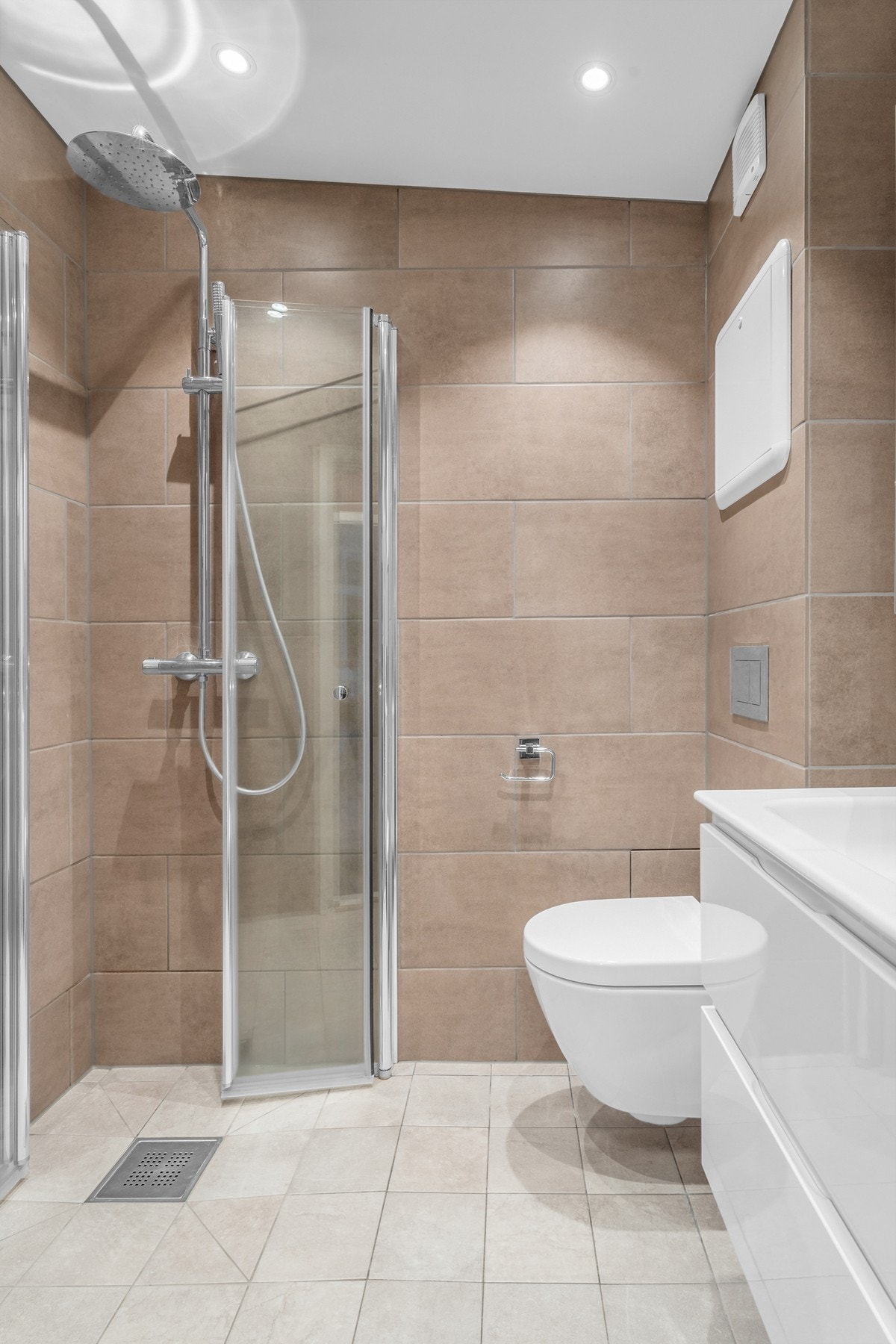 Lekkert baderom oppusset i 2022, med oppgraderinger i 2025 Galleribilde