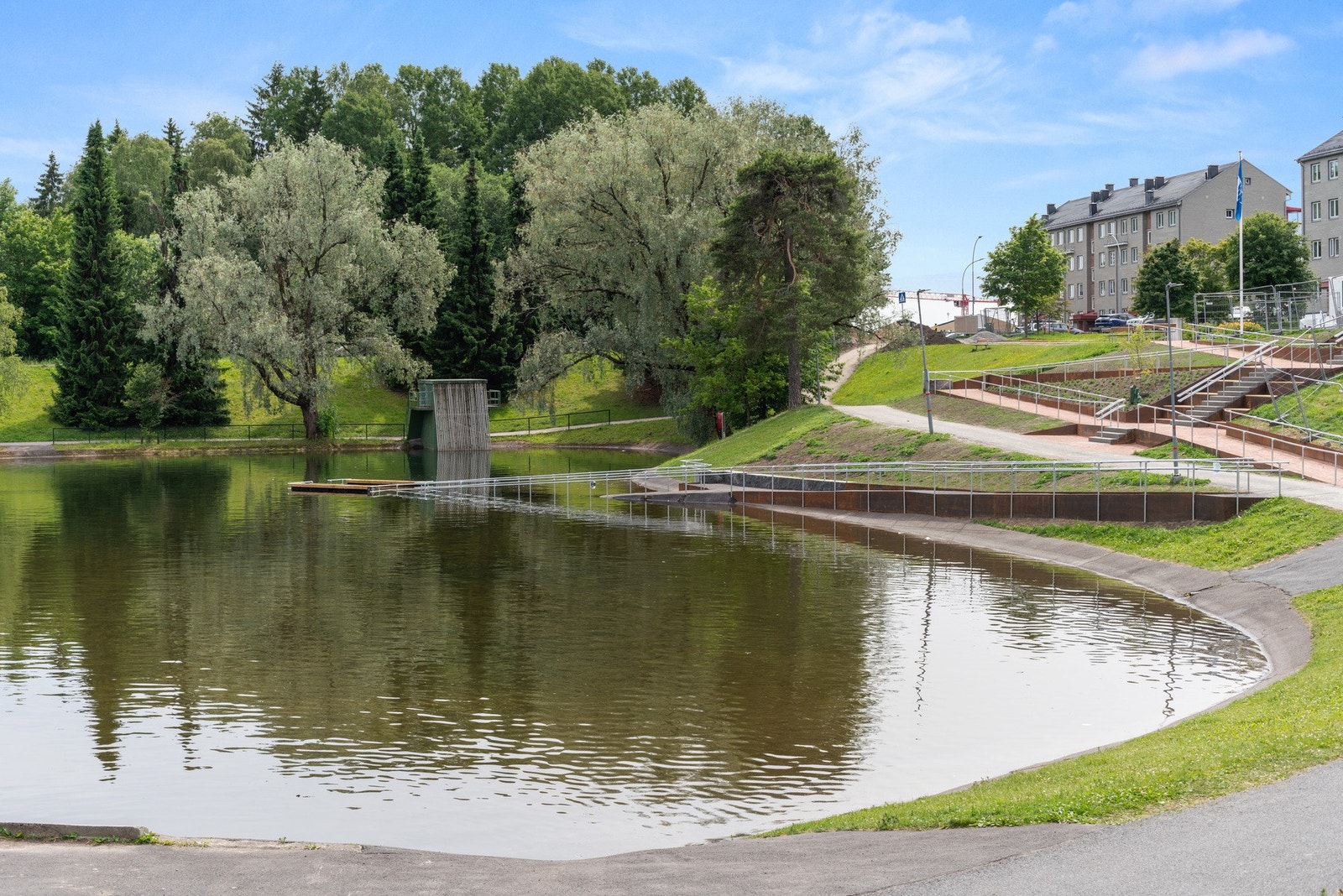 Oppgradert badevann på Tonsenhagen - et samlingssted på sommerhalvåret for store og små Galleribilde
