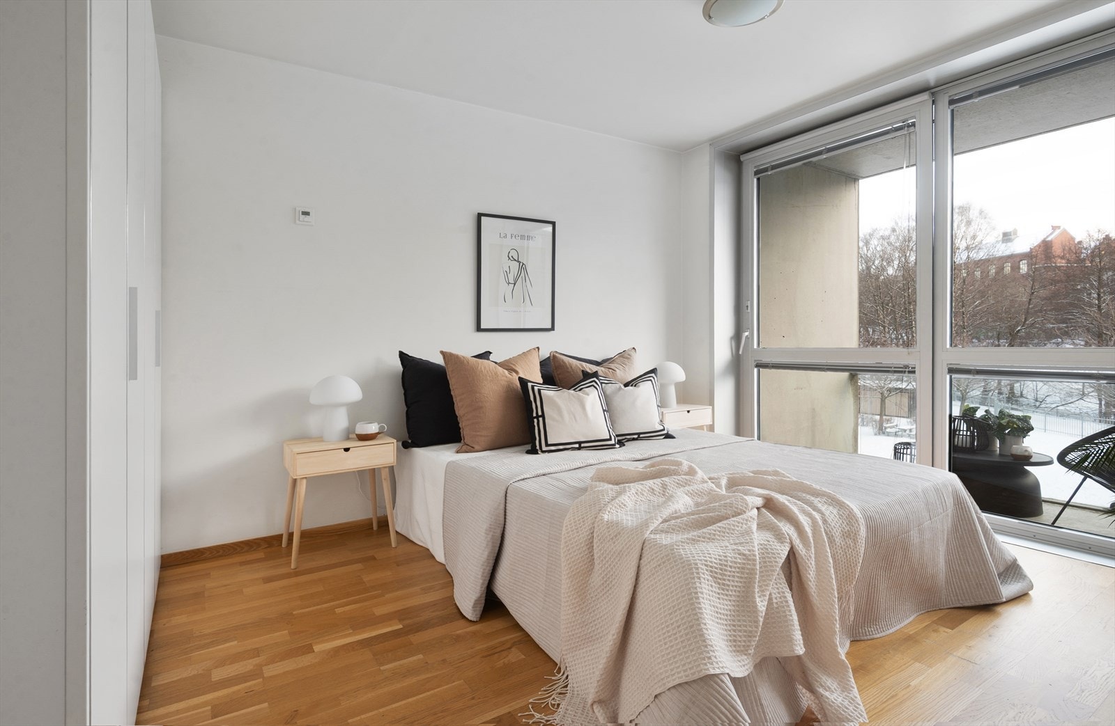 Soverommet har god plass til dobbeltseng og tilhørende møblement. Galleribilde