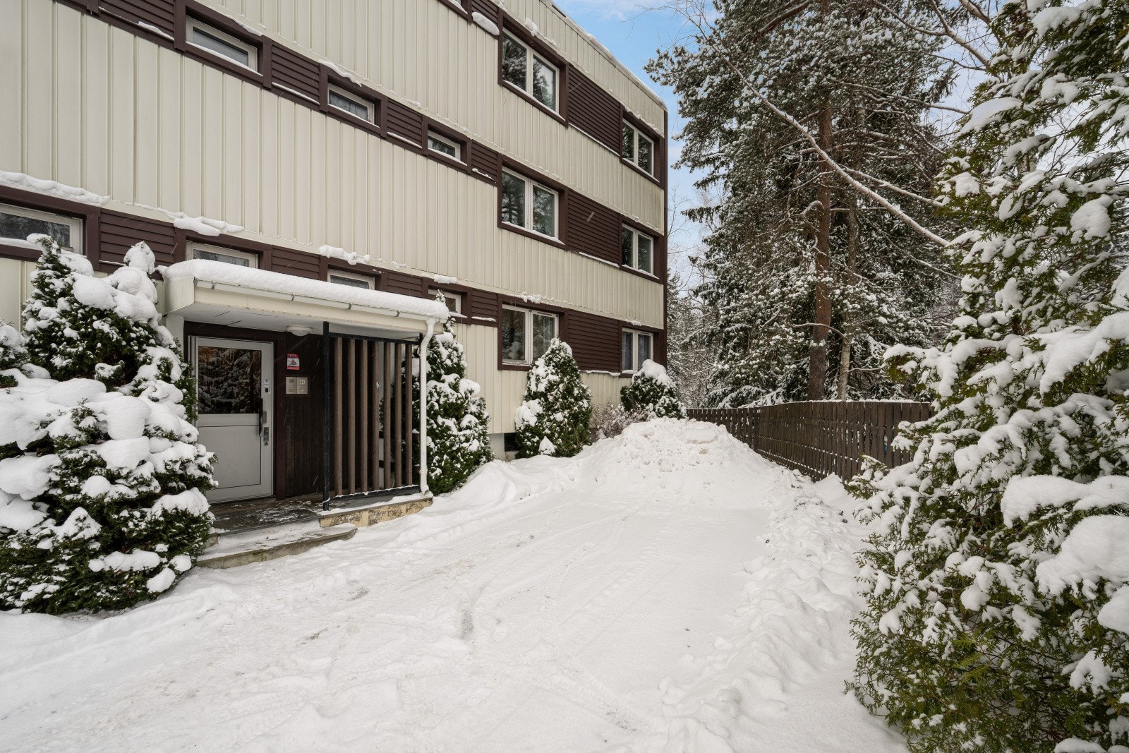 Inngangsparti. Galleribilde