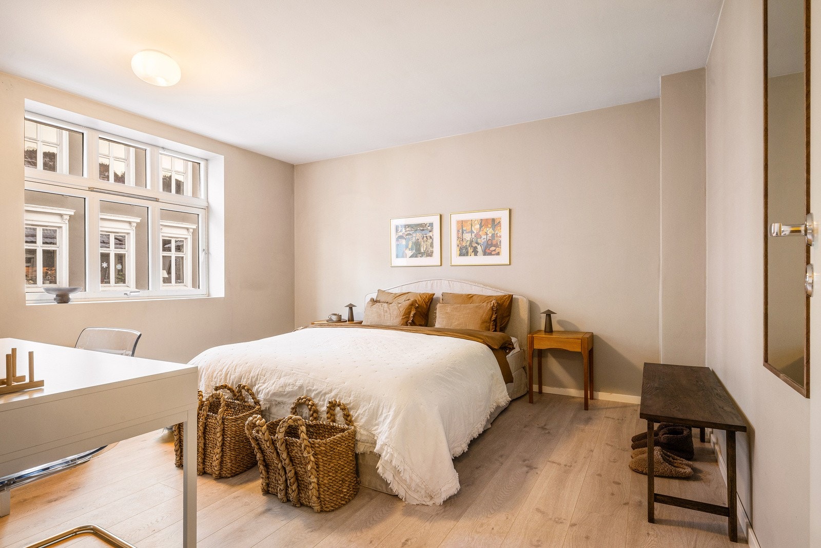 Stort hovedsoverom med god plass til det meste Galleribilde