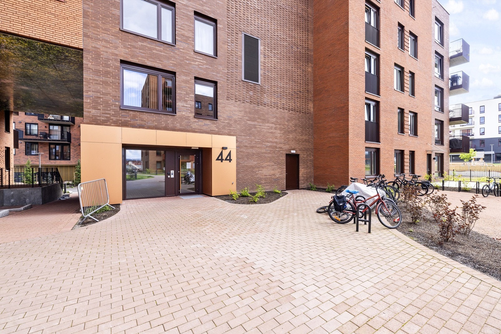 Fasade med pent inngangsparti Galleribilde