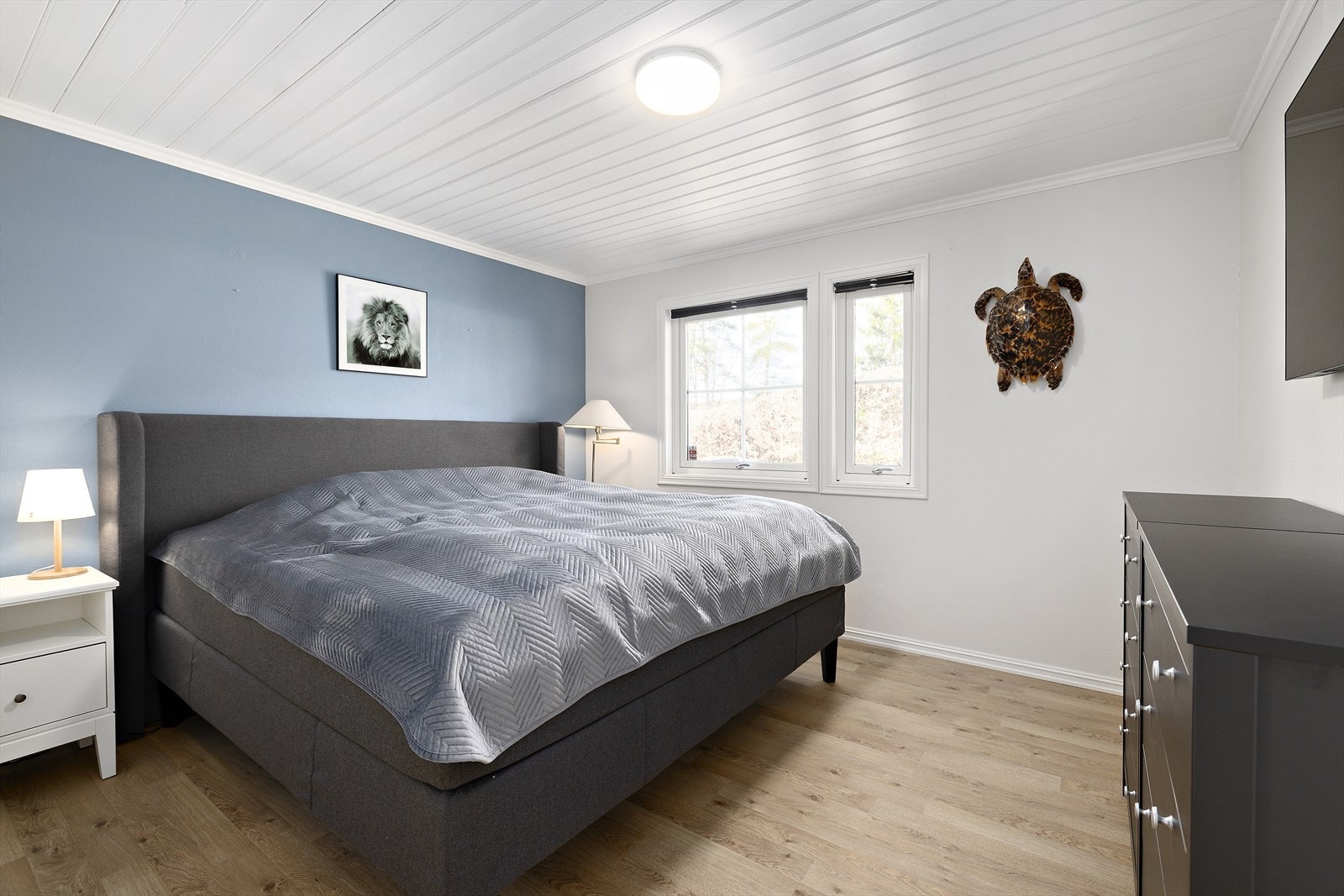 På hovedsoverommet kan du slappe av etter en lang dag. Det perfekte stedet for en god natts søvn! Galleribilde