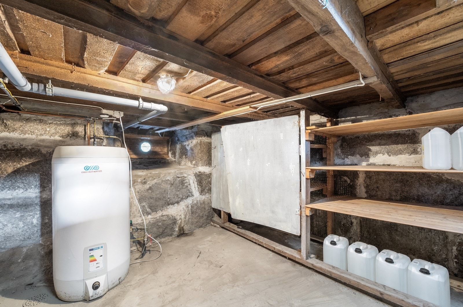 Kjellerrom Galleribilde