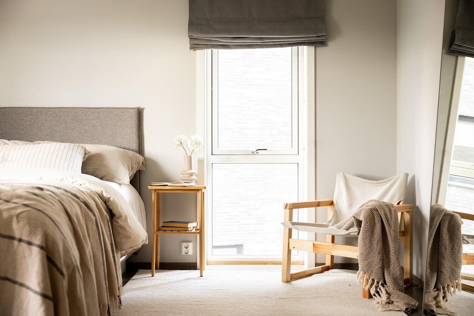 Soverommet vender mot baksiden av bygget/ bakgården. Galleribilde