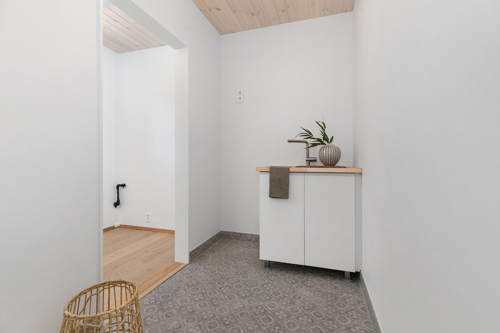 Vaskerom og teknisk rom strategisk plasser ved inngangsdøren Galleribilde