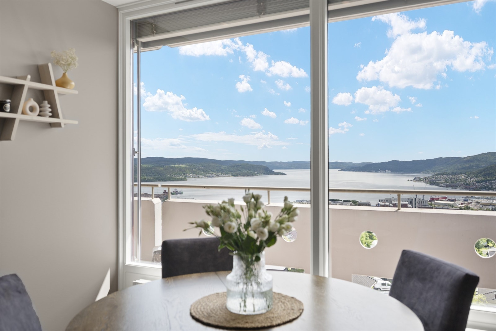 Utsikt fra stuevindu Galleribilde