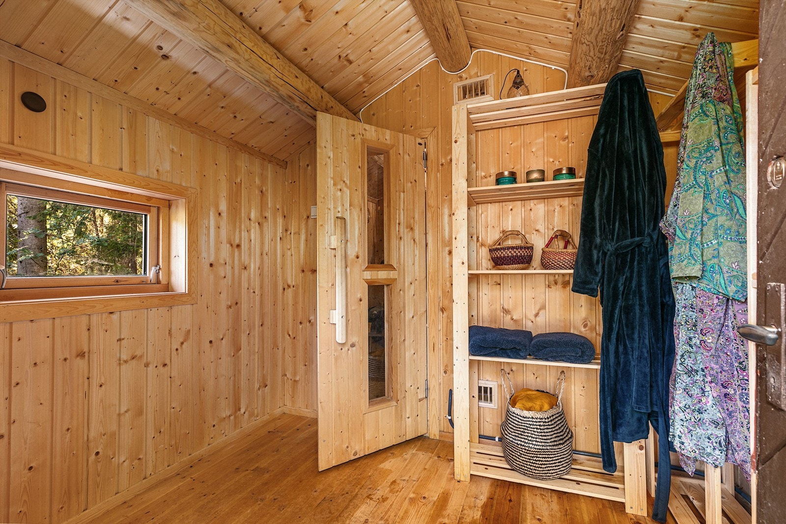 Egen badstue på tomten med ny el-ovn - perfekt for avslappende kvelder etter tur eller skiturer Galleribilde