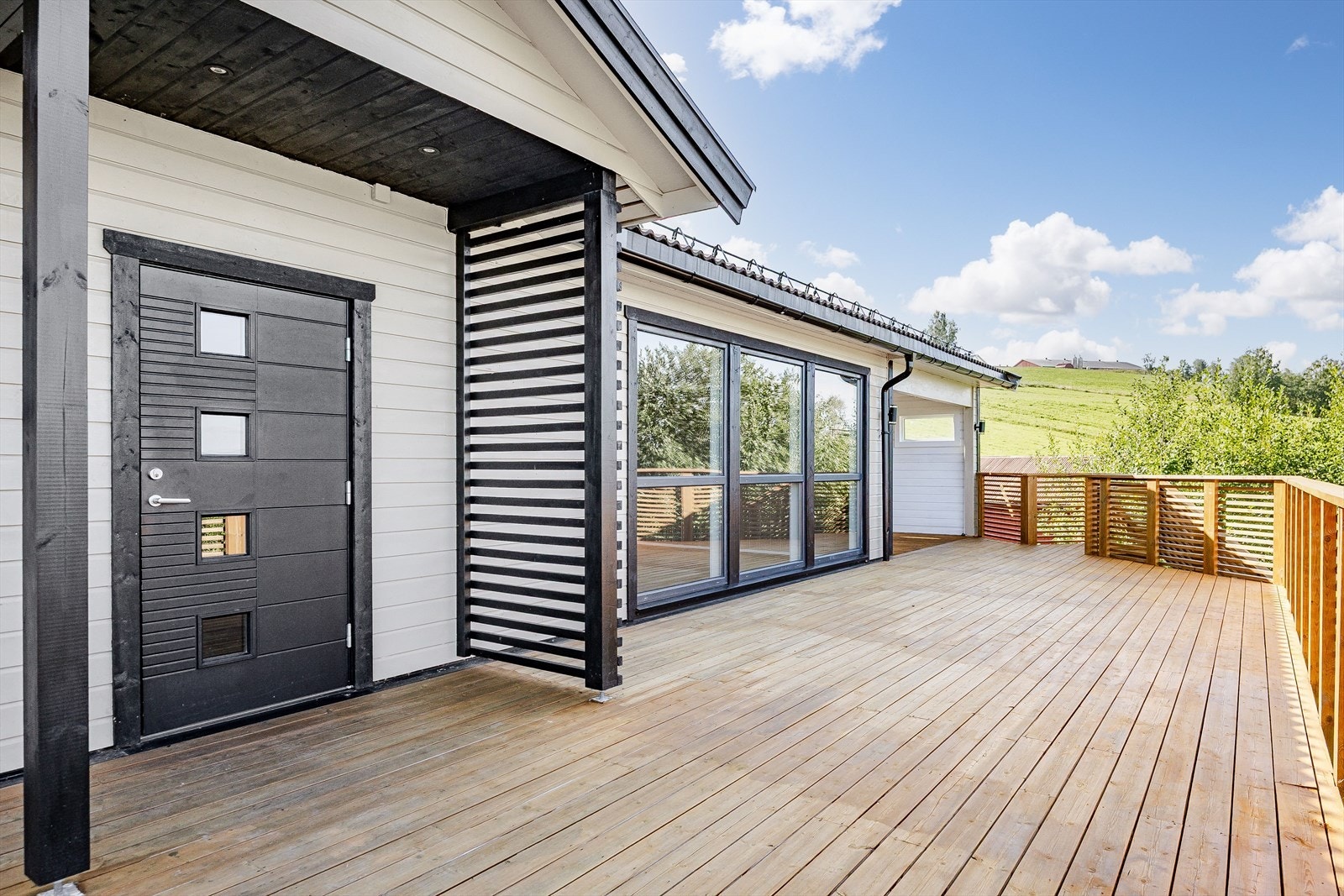 Inngangspartiet fra terrassen. Galleribilde