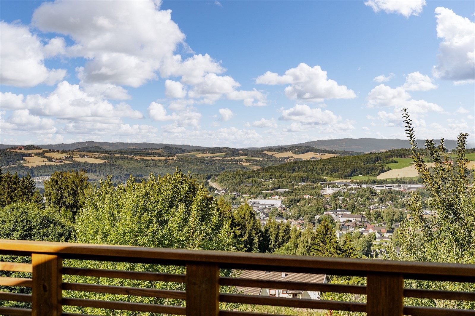 Fin utsikt fra terrassen. Galleribilde