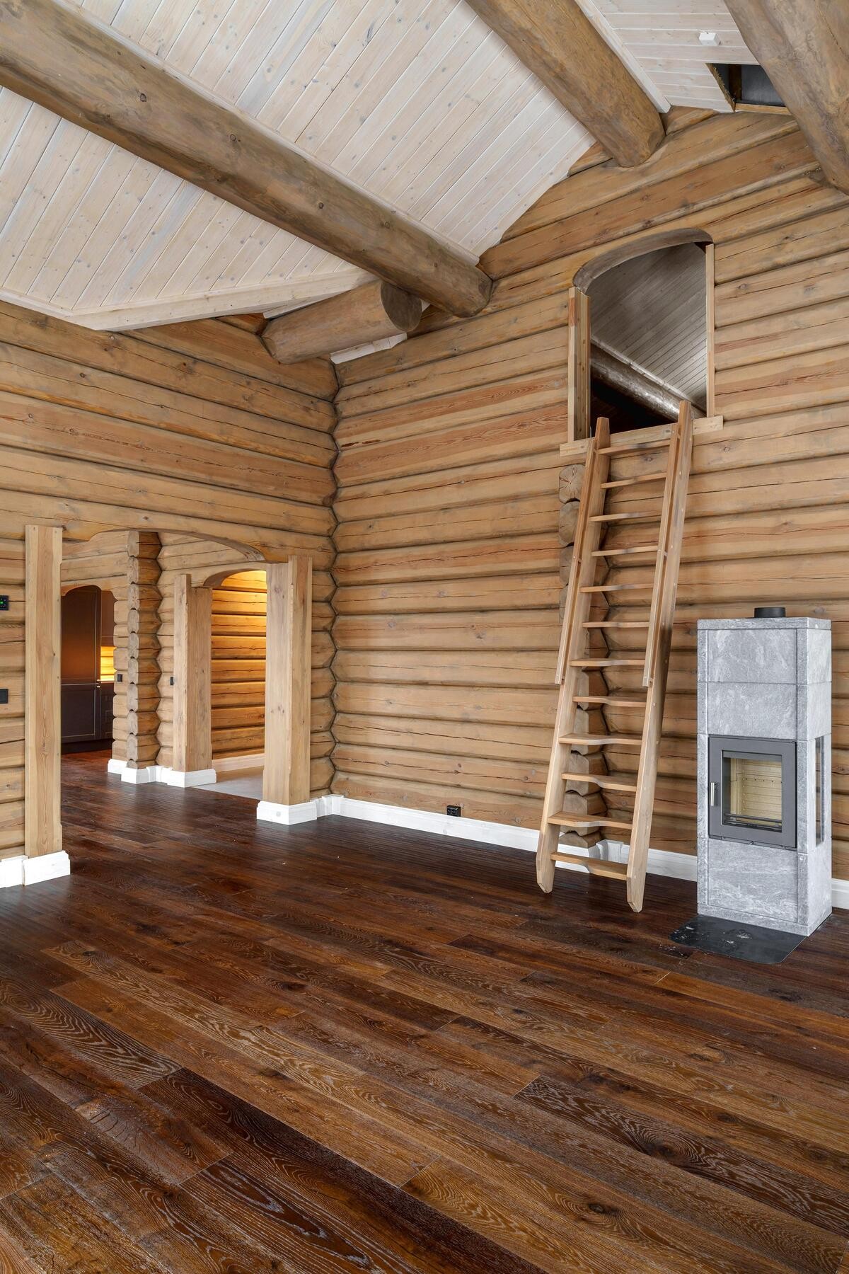 Hytta har gulvvarme i alle rom foruten soverom, samt montert varmepumpe. Galleribilde