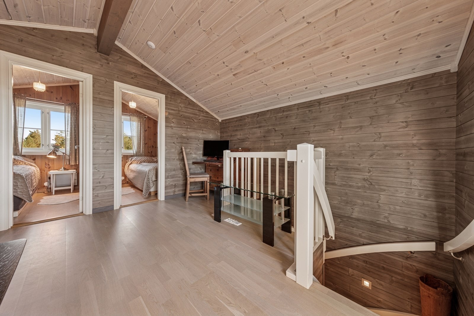 Lun og koselig loftstue med god takhøyde, et godt sted for avslapning etter en dag ute. Galleribilde