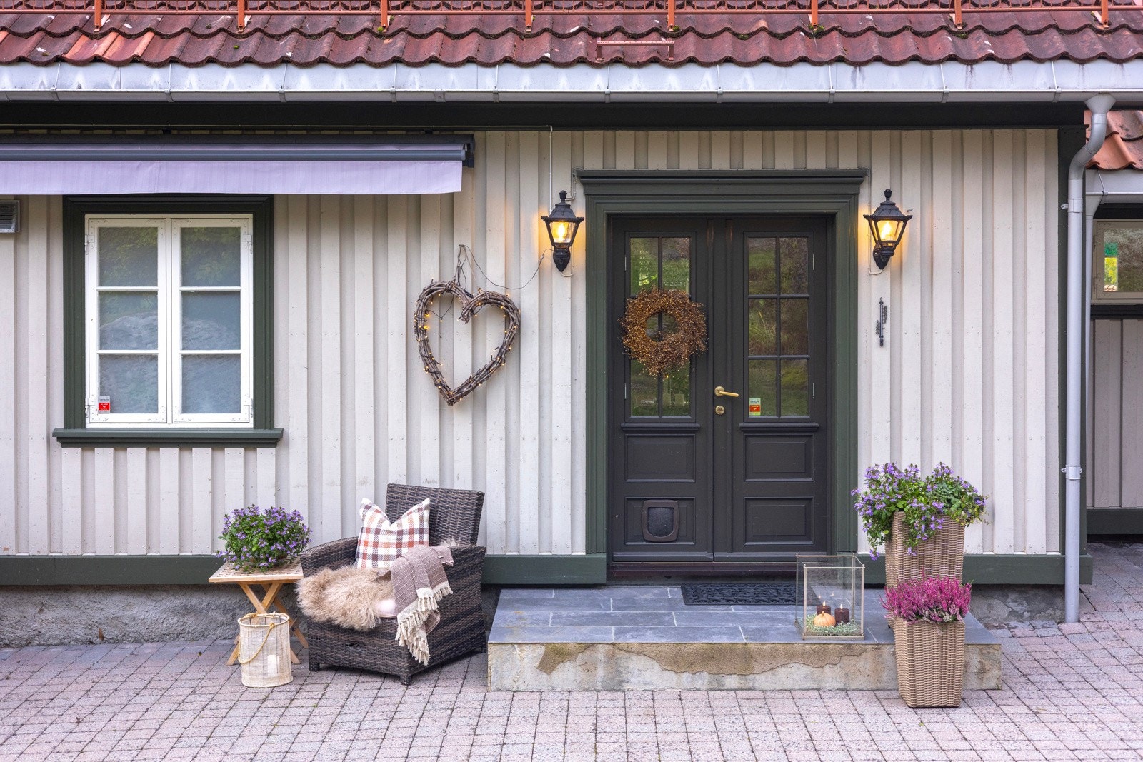 Koselig inngangsparti med belegningsstein Galleribilde