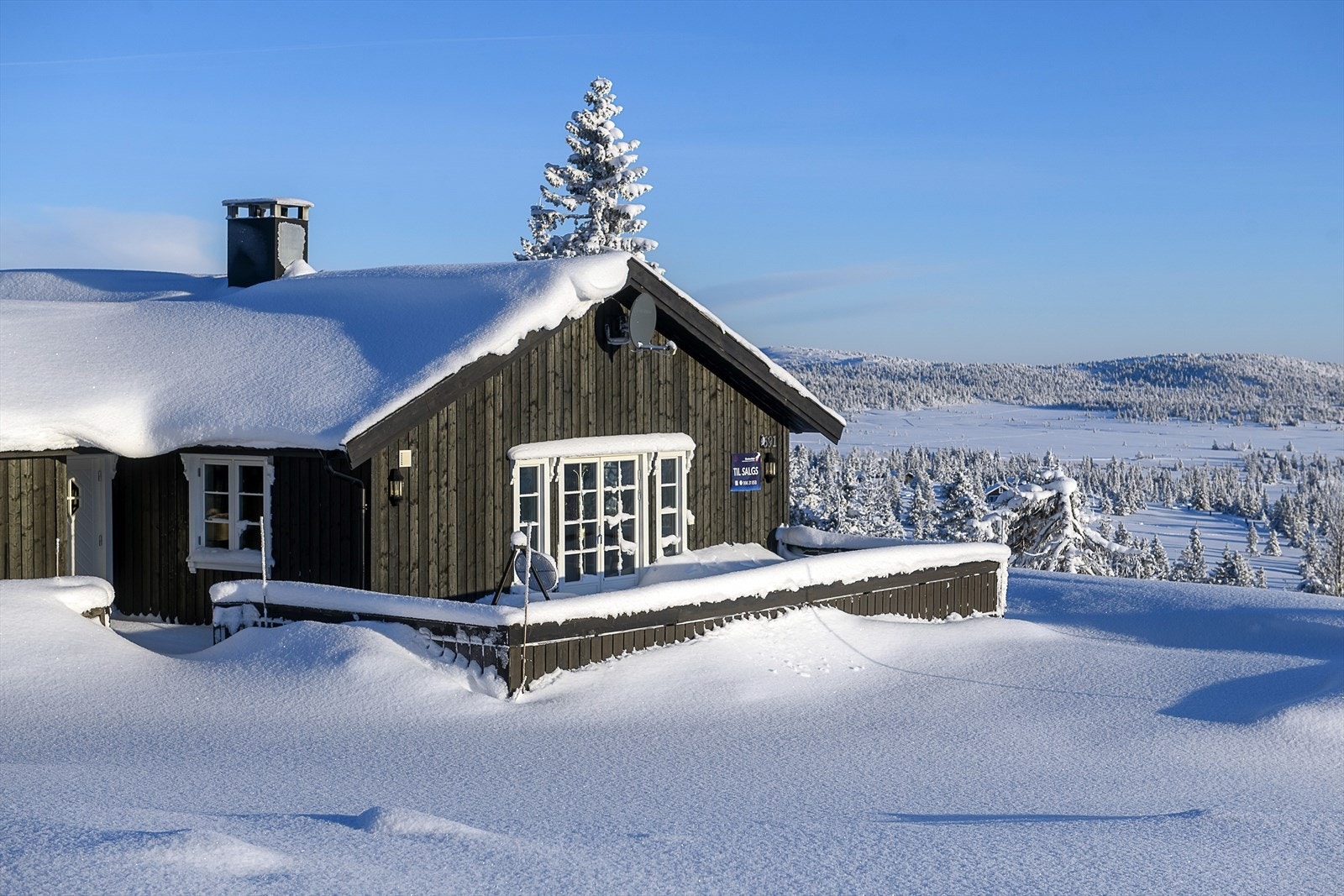 Her får du et perfekt utgangspunkt for turer og aktiviteter, sommer som vinter. Oppkjørte skiløyper går like i nærheten av hytta. Fine tur-og sykkelmuligheter sommerstid. Galleribilde